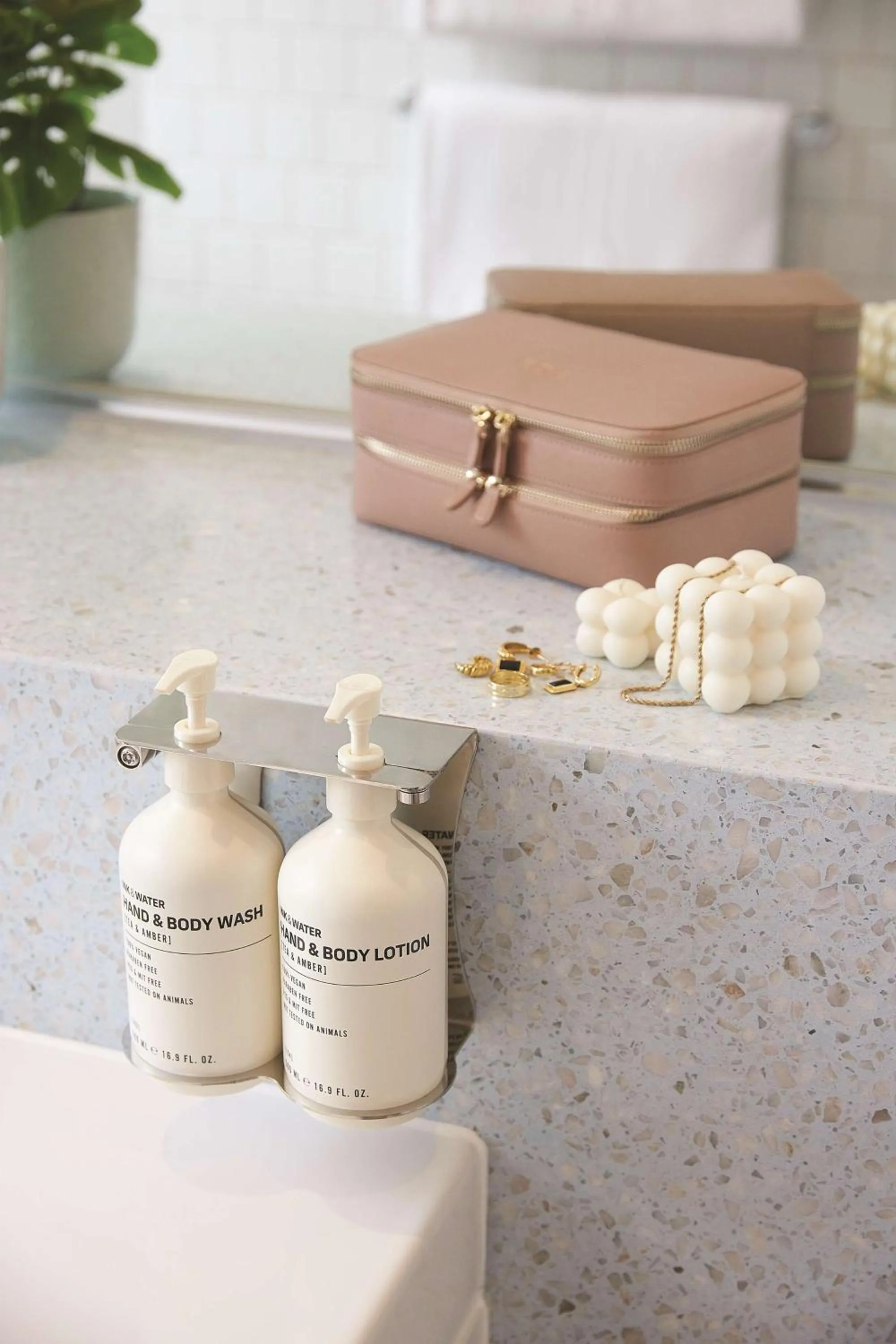 Bathroom in Adina Apartment Hotel Chippendale