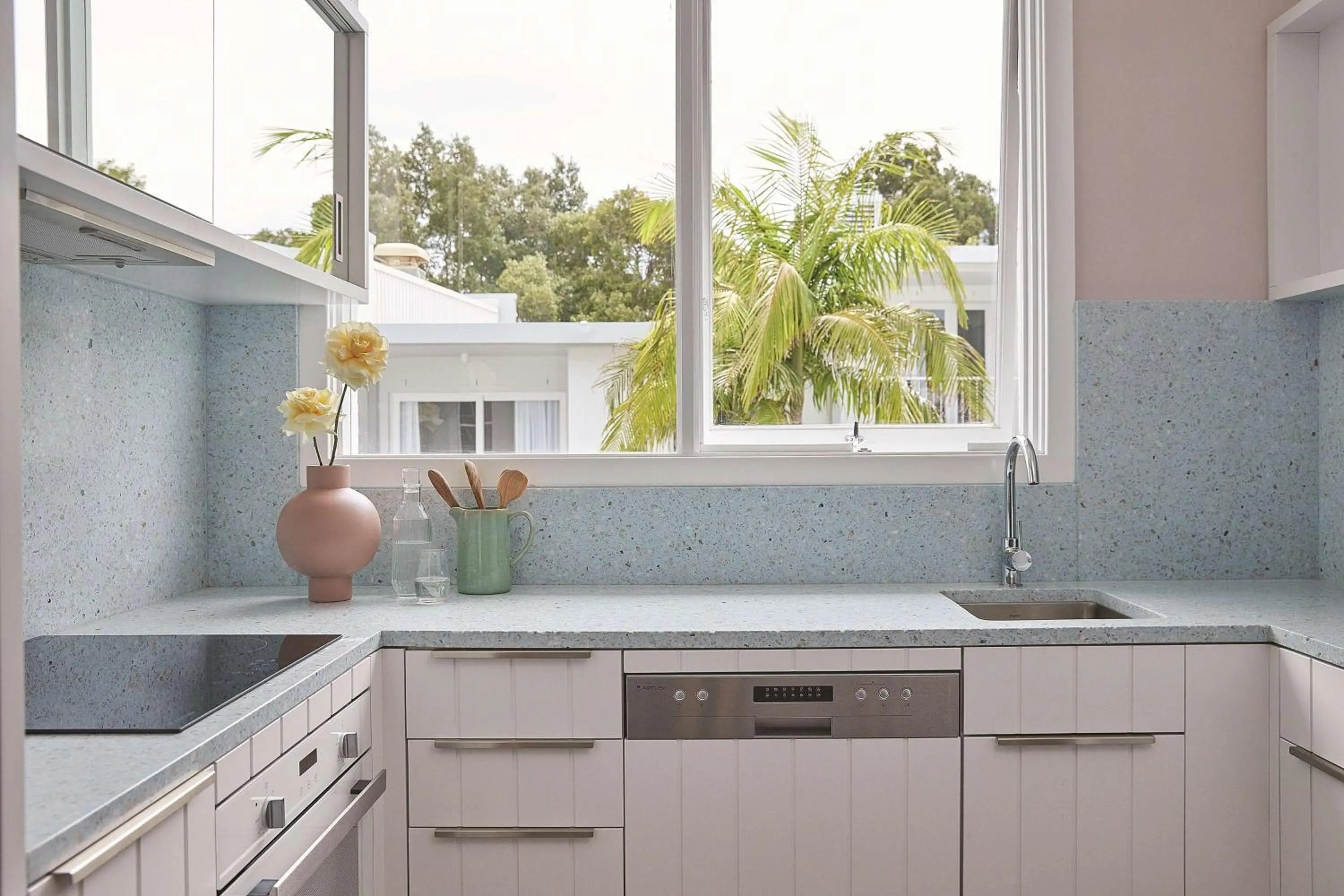 Kitchen or kitchenette in Adina Apartment Hotel Chippendale