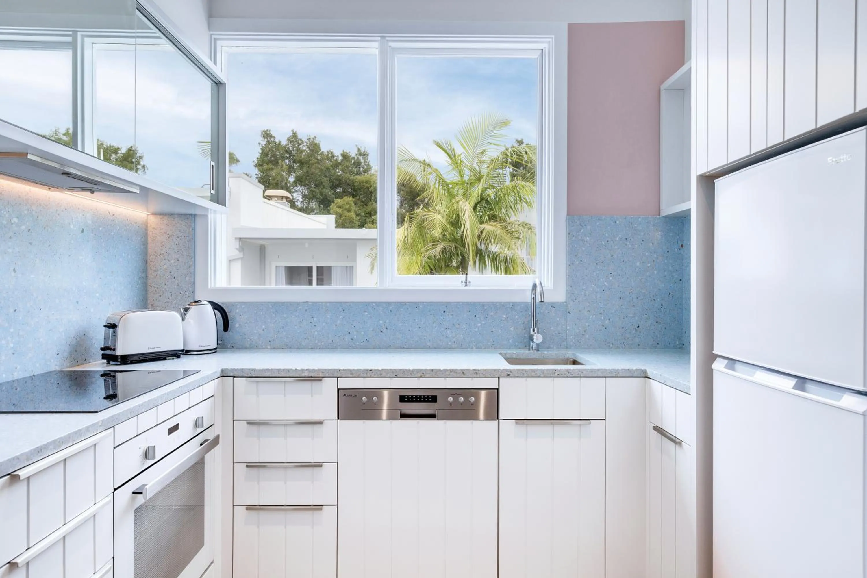 Coffee/tea facilities in Adina Apartment Hotel Chippendale