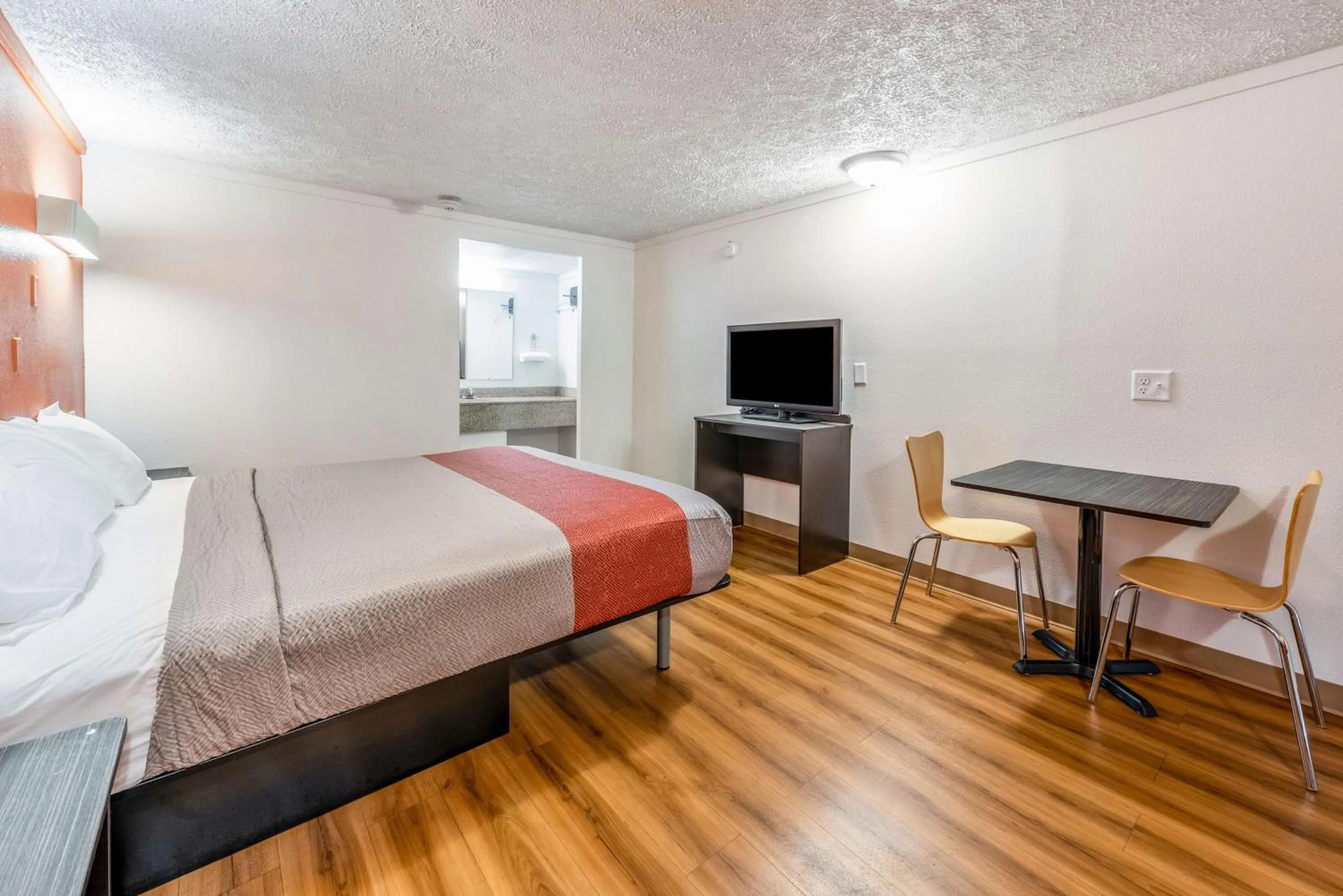 Lobby or reception, Bed in Motel 6-Mansfield, OH