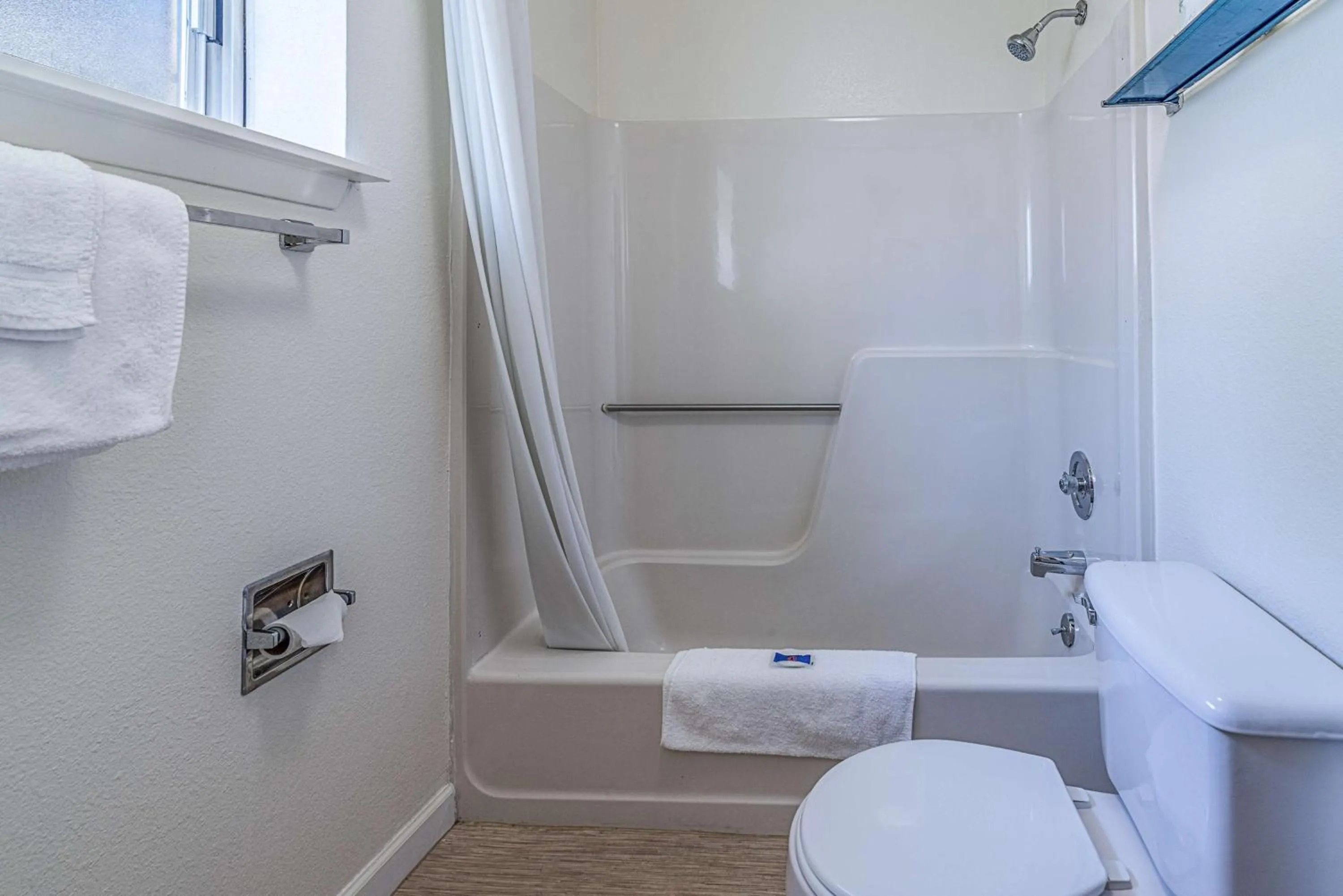 Shower in MOTEL 6 - Albany, NY - Airport