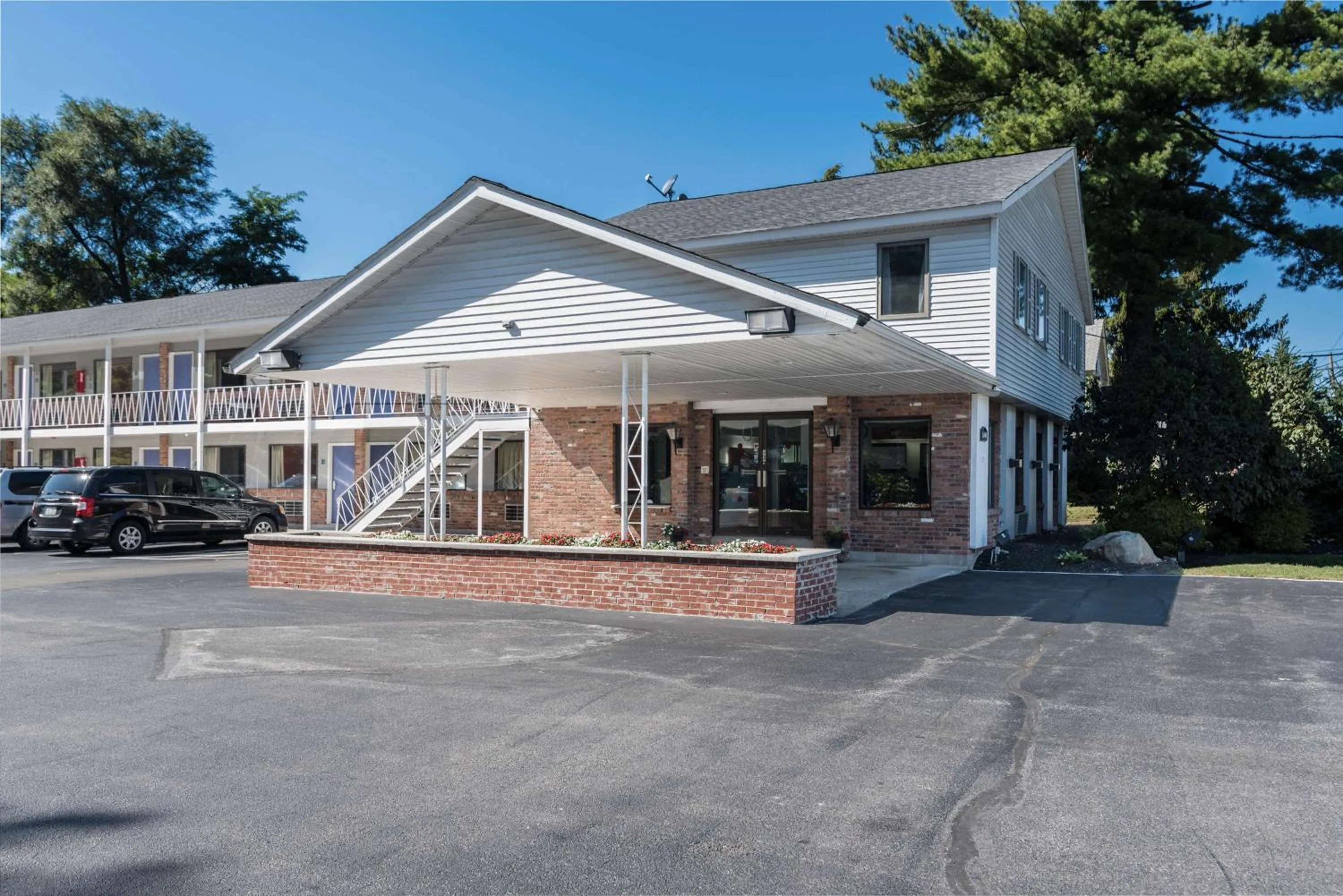 Property building in MOTEL 6 - Albany, NY - Airport