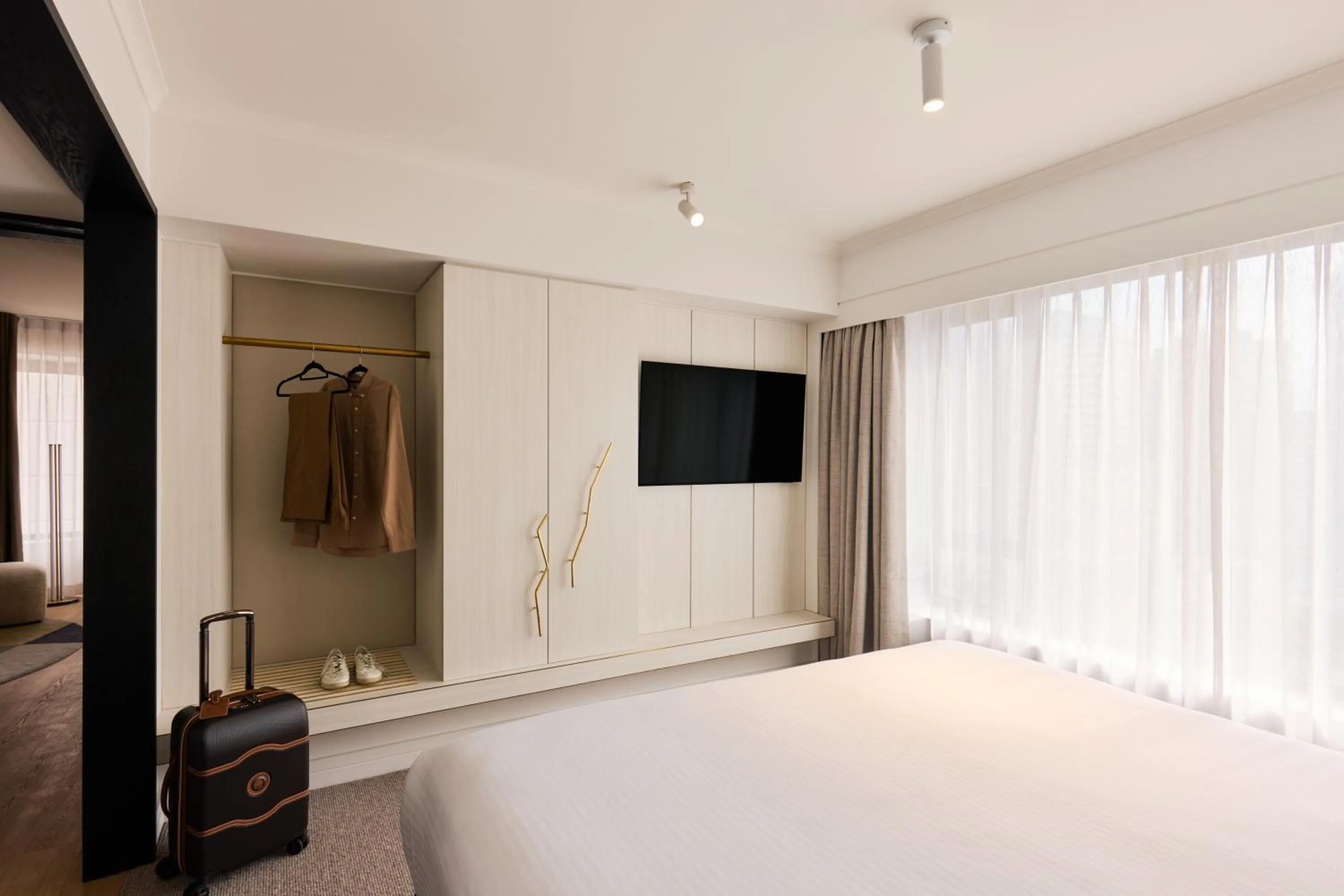 Bed in Adina Apartment Hotel Sydney Town Hall