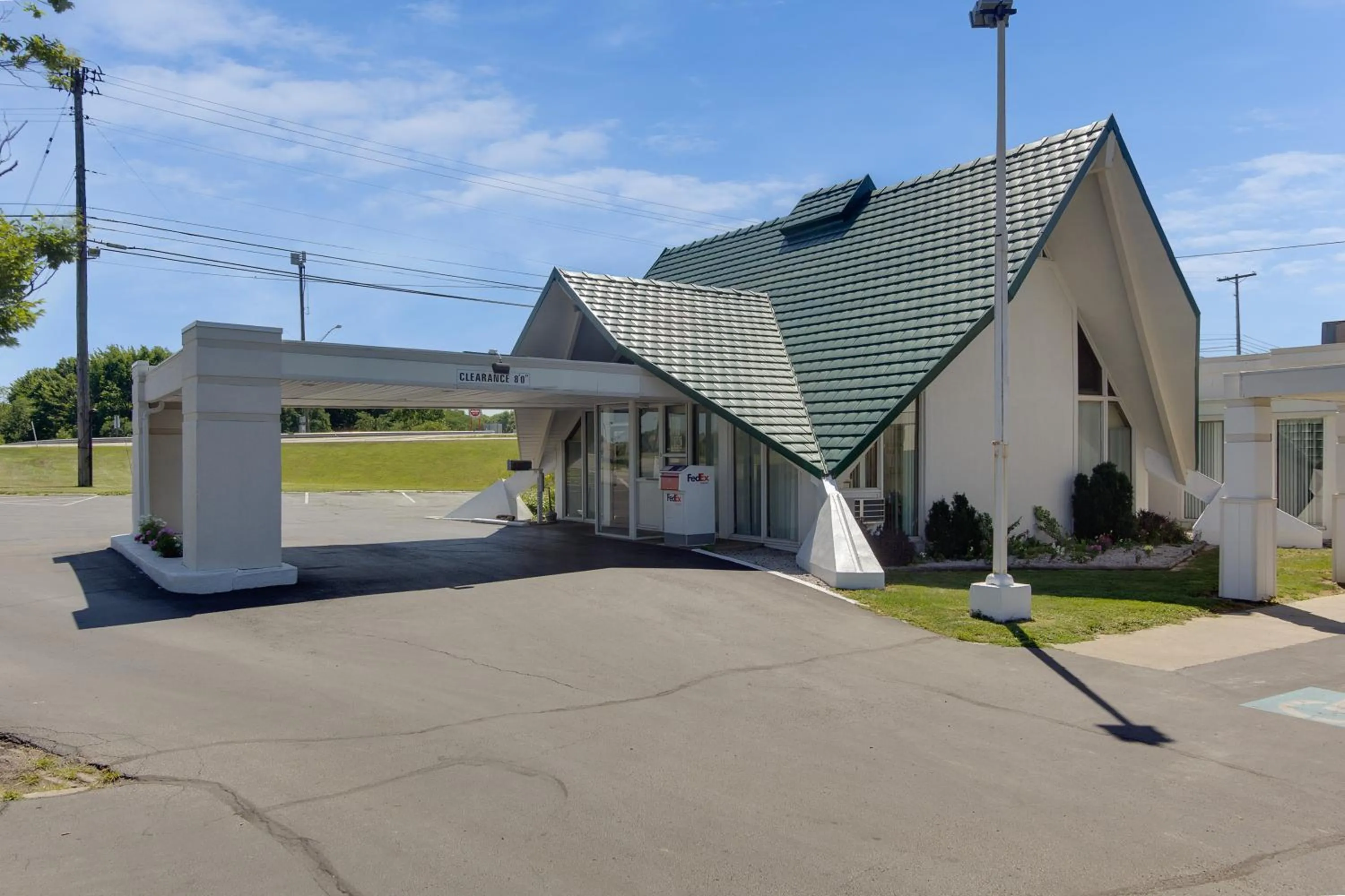 Property building in Wingate by Wyndham Geneva at SPIRE Academy