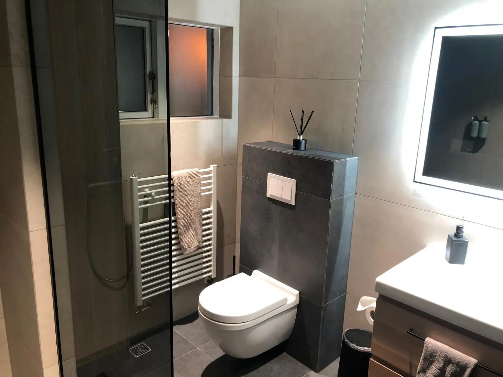 Large Double Room with Shared Bathroom in A. Bernhard Guest House Large Double Room with Shared Bathroom in A. Bernhard Guest House