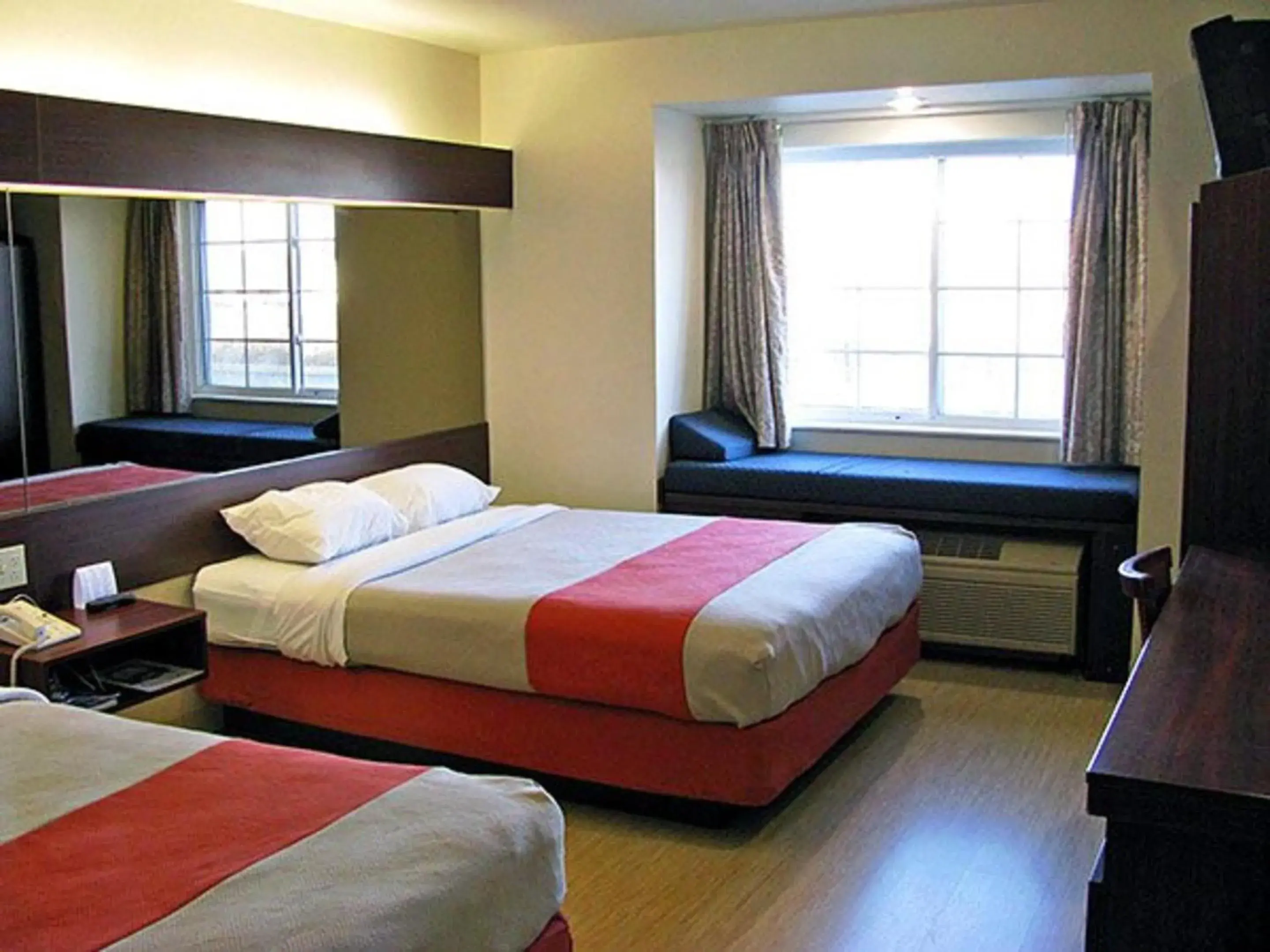 Photo of the whole room, Bed in Motel 6-Huron, OH - Sandusky Photo of the whole room, Bed in Motel 6-Huron, OH - Sandusky