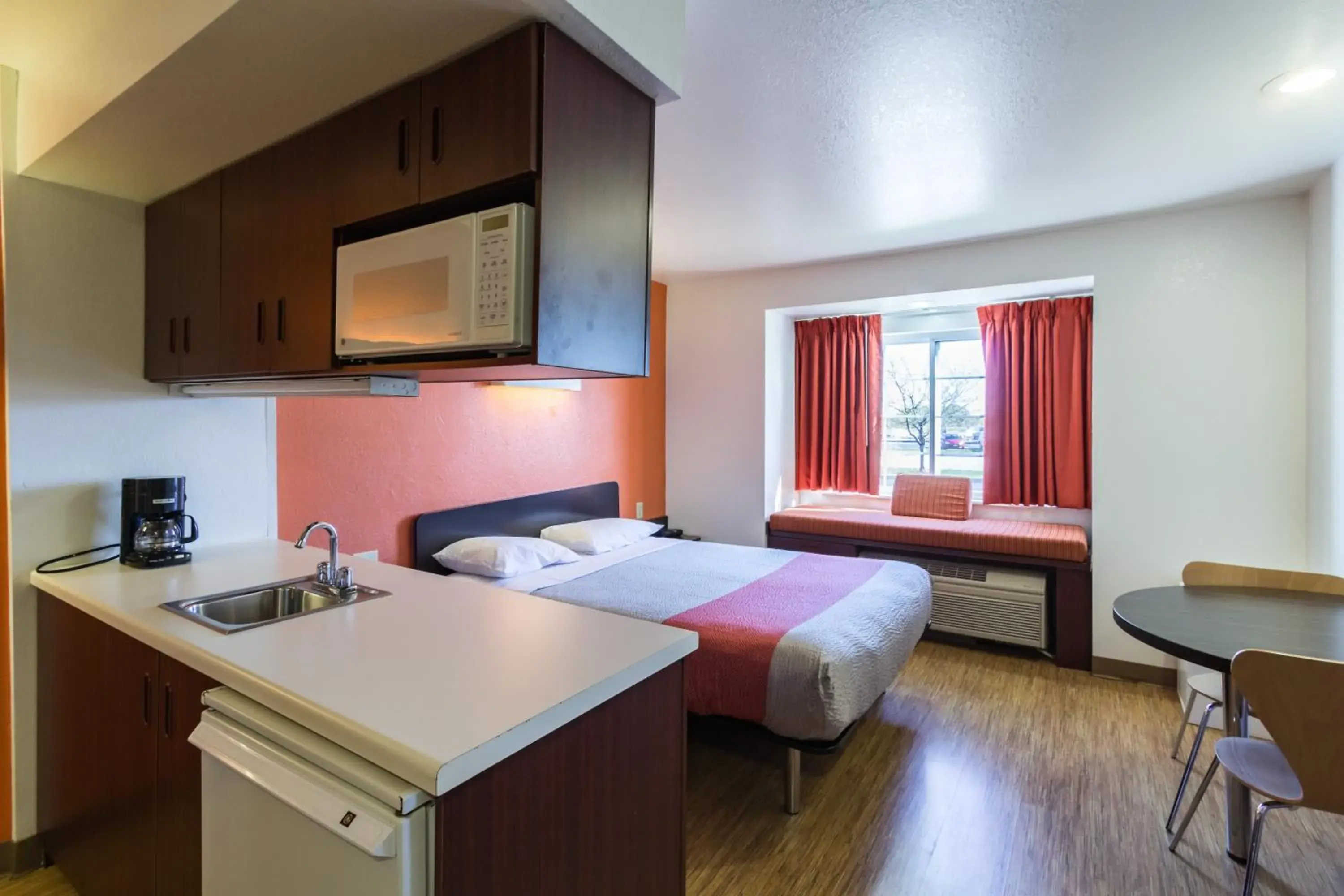 Photo of the whole room, Bed in Motel 6-Huron, OH - Sandusky Photo of the whole room, Bed in Motel 6-Huron, OH - Sandusky