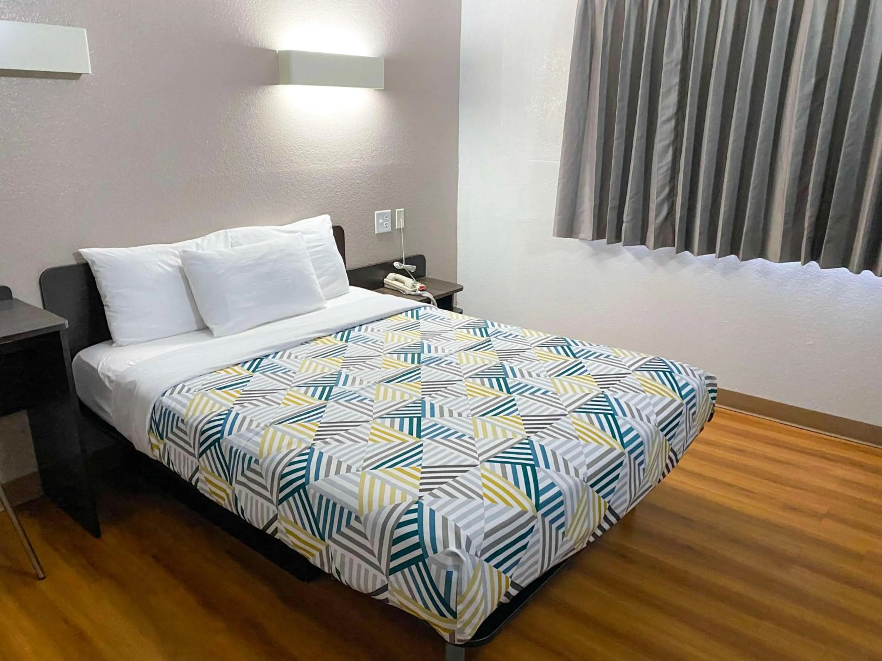 Bedroom, Bed in Motel 6-Salisbury, MD