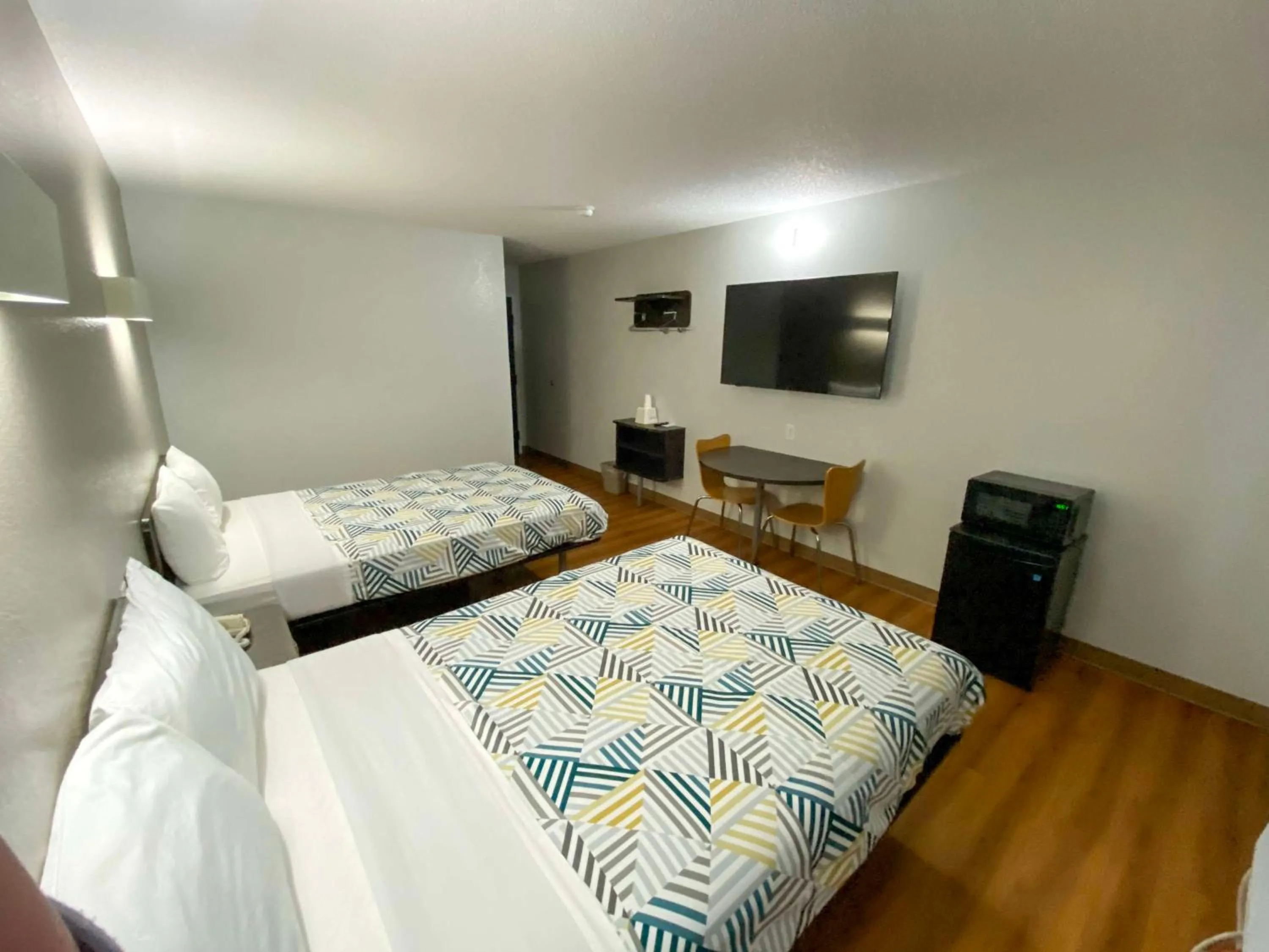 Bedroom, Bed in Motel 6-Salisbury, MD