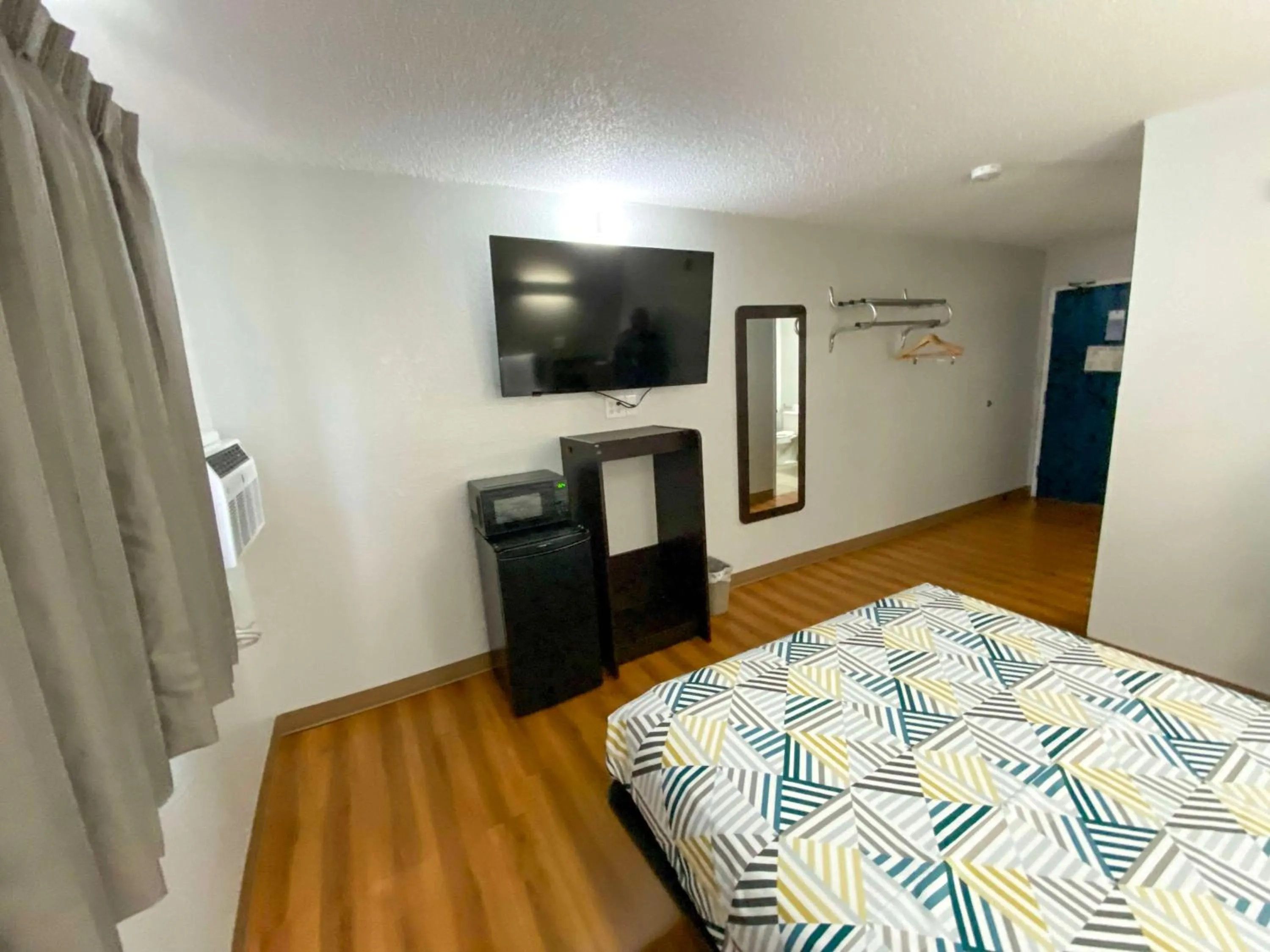 Bedroom, Bed in Motel 6-Salisbury, MD