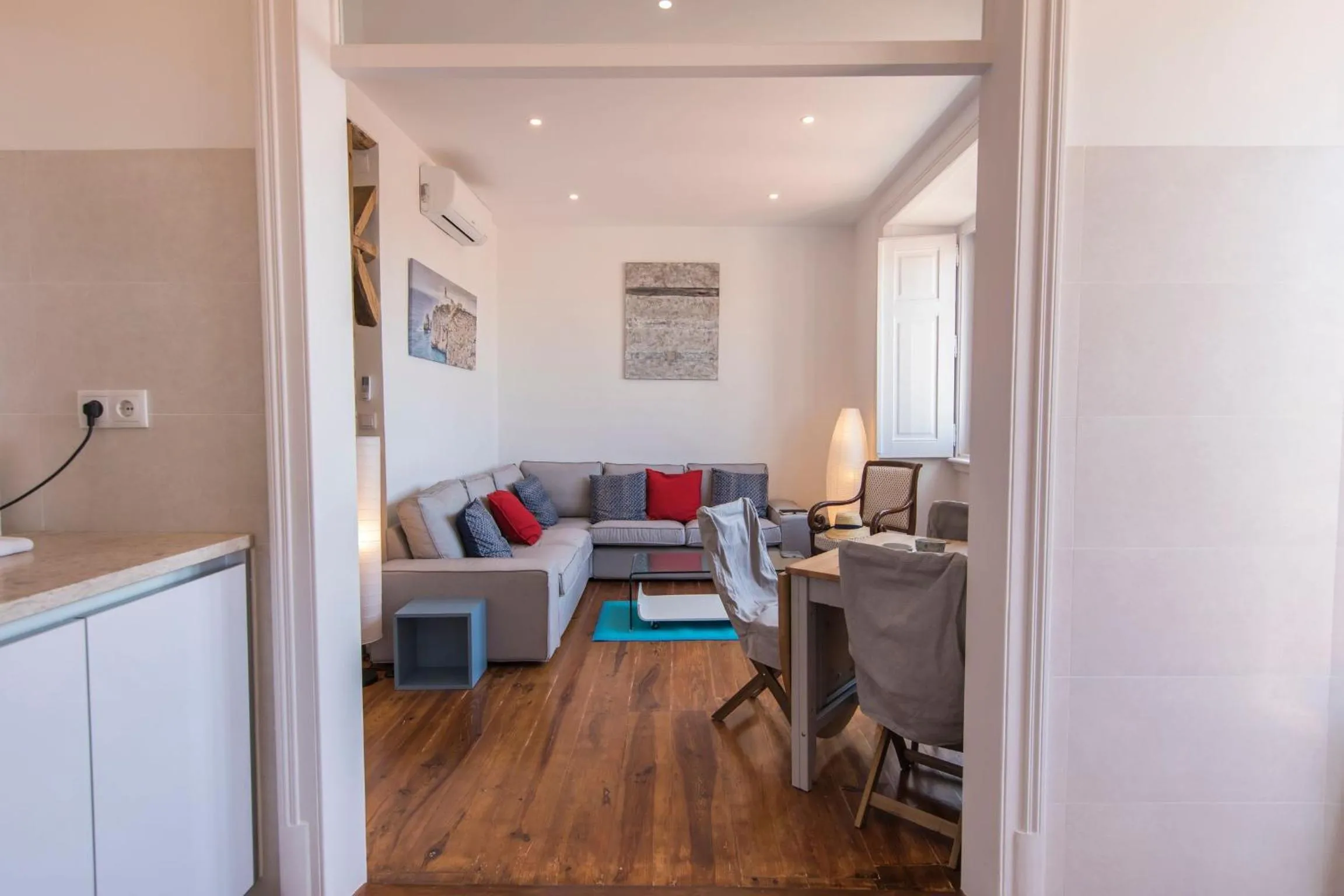 Comfortable Apartment with River View by LovelyStay