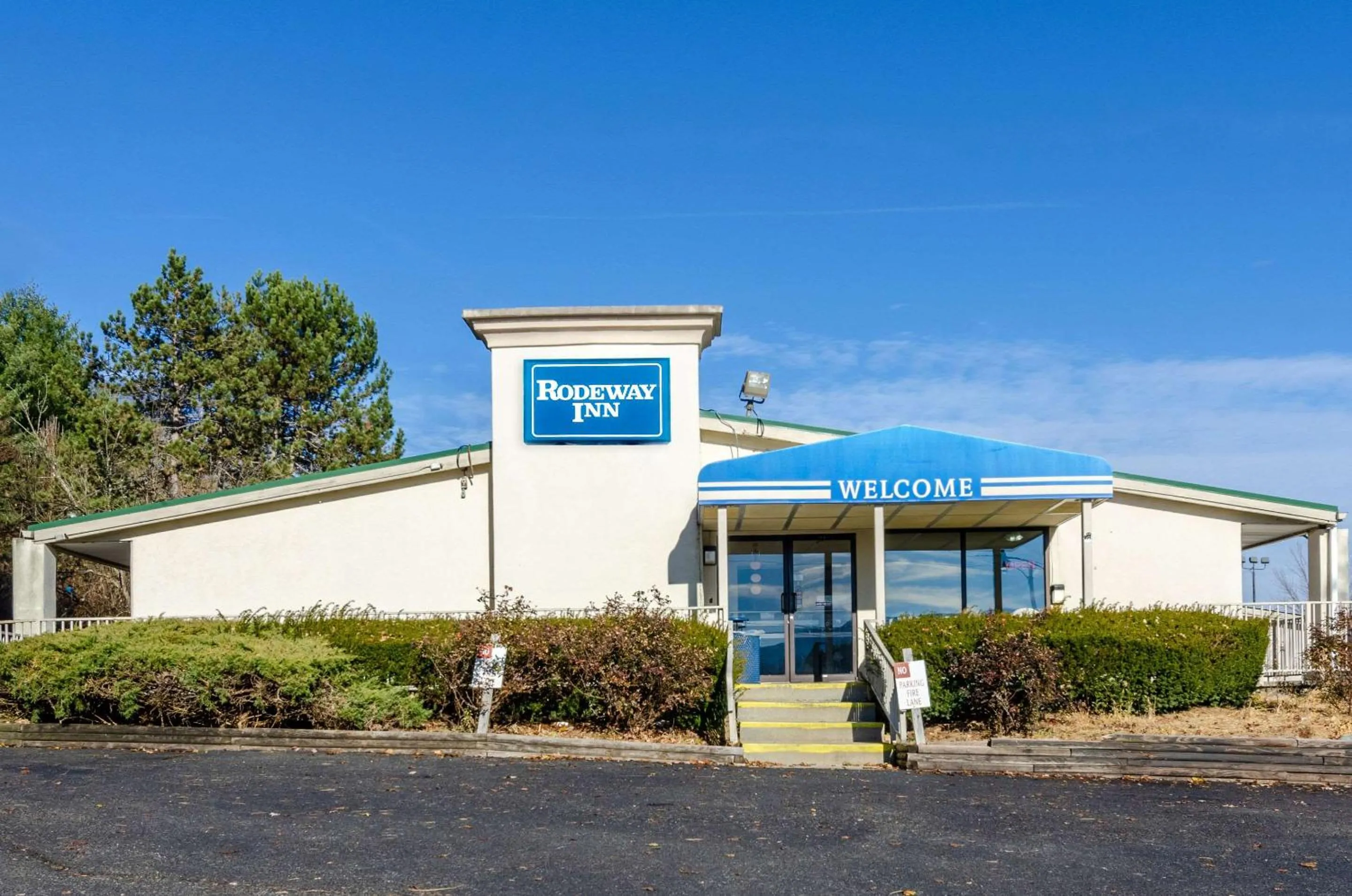 Property building in Rodeway Inn