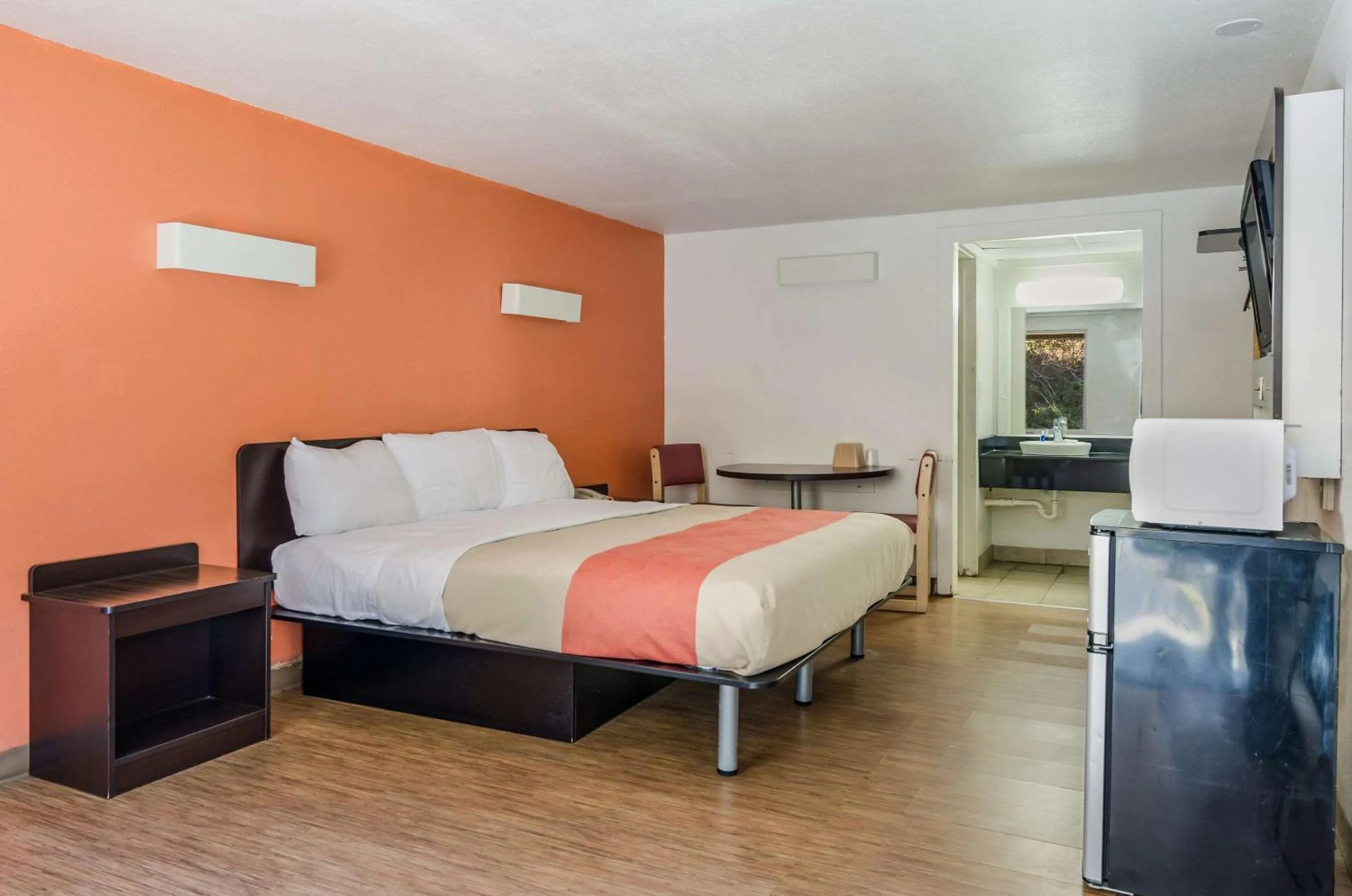 Photo of the whole room in Rodeway Inn