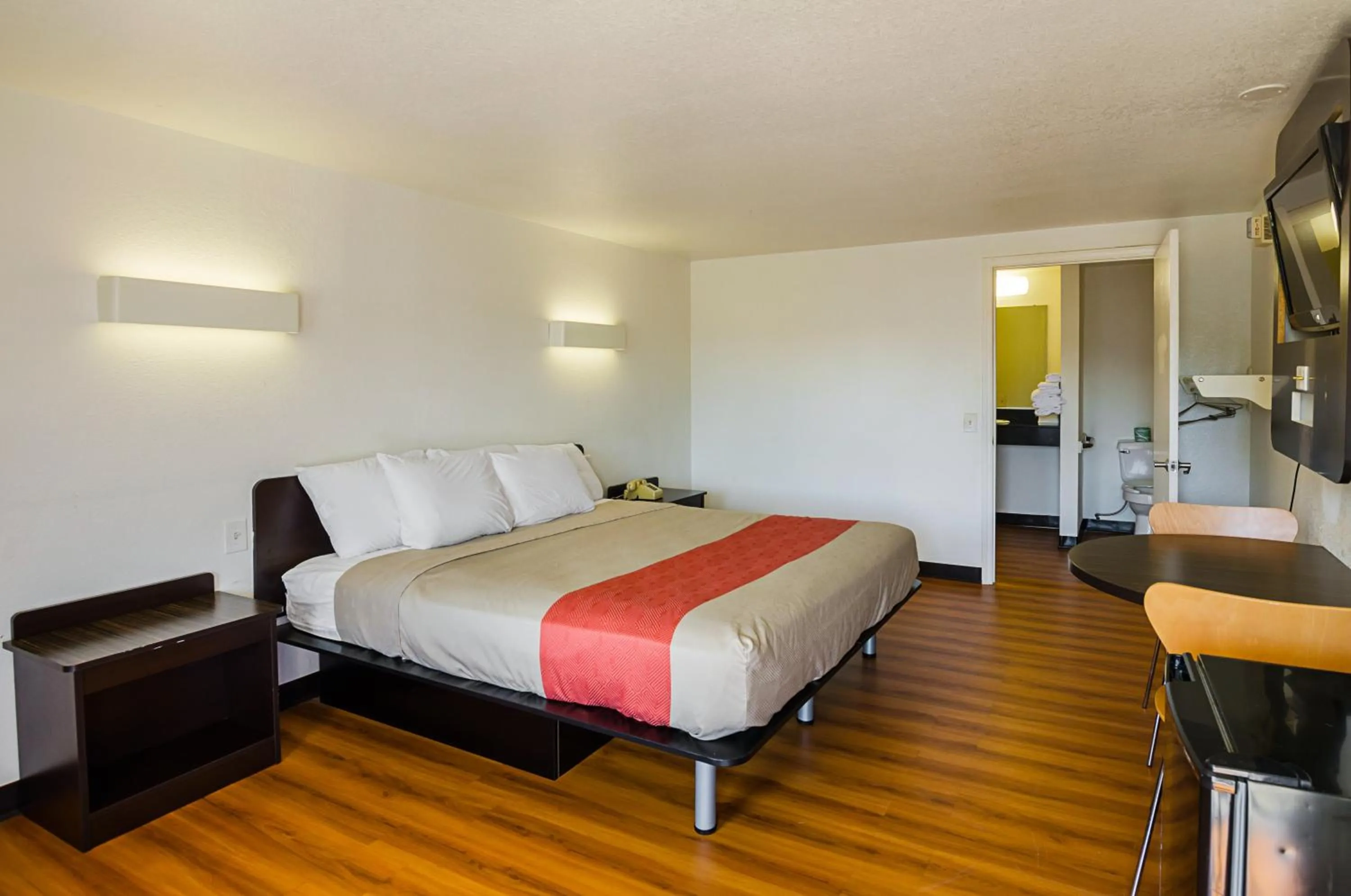Bedroom in Rodeway Inn
