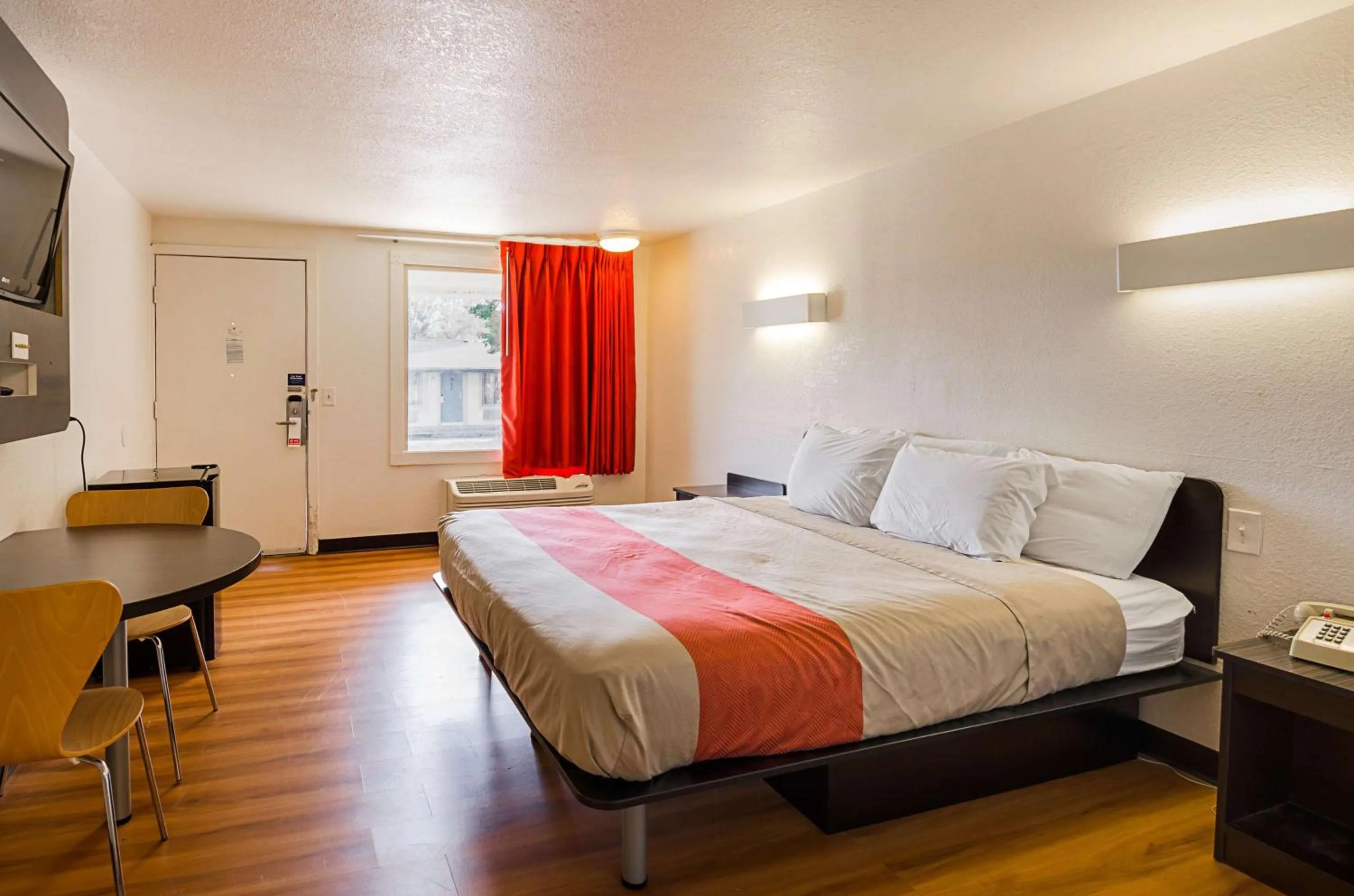 TV and multimedia in Rodeway Inn