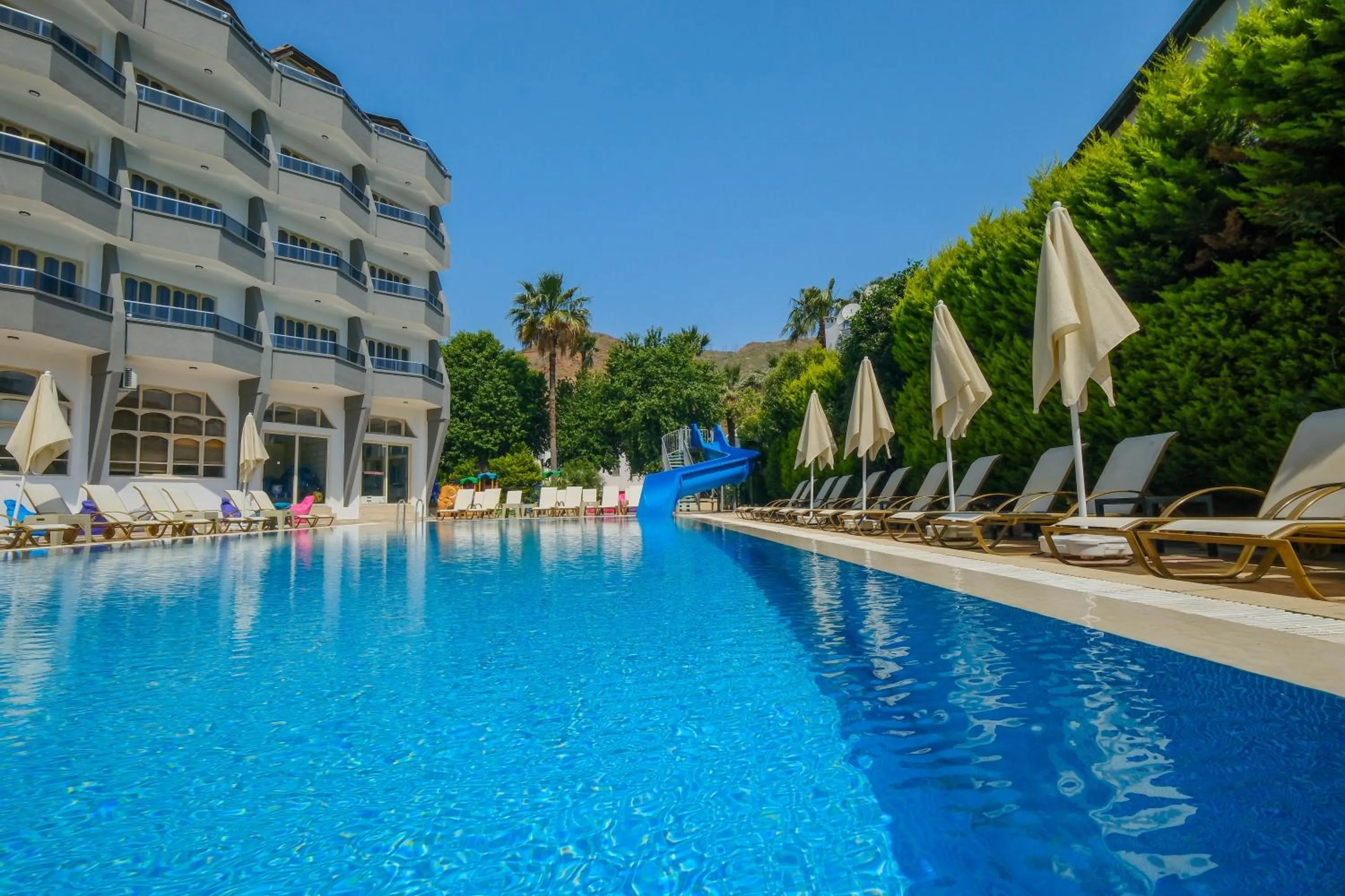 Swimming pool in Club Selen icmeler