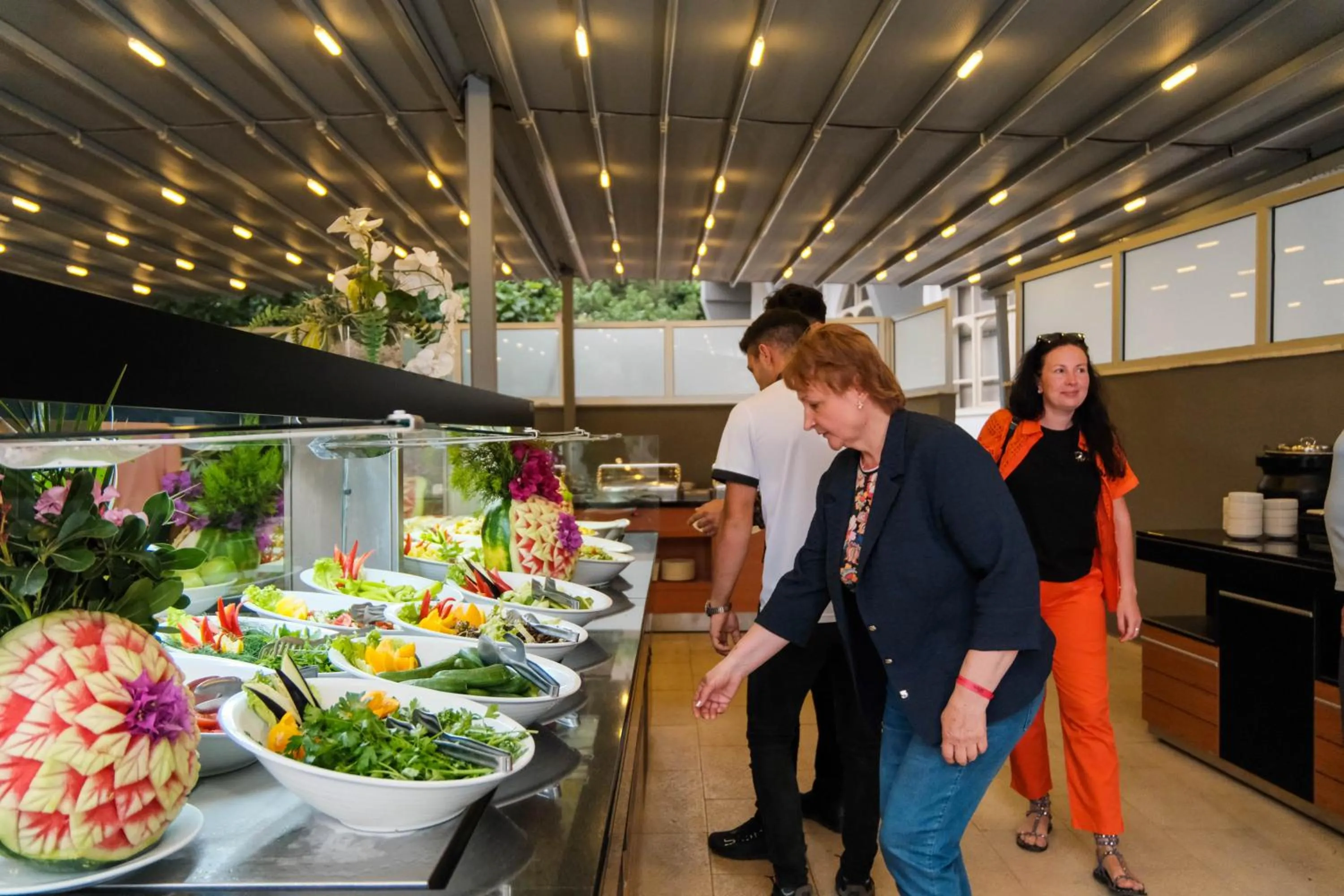 People in Club Selen icmeler