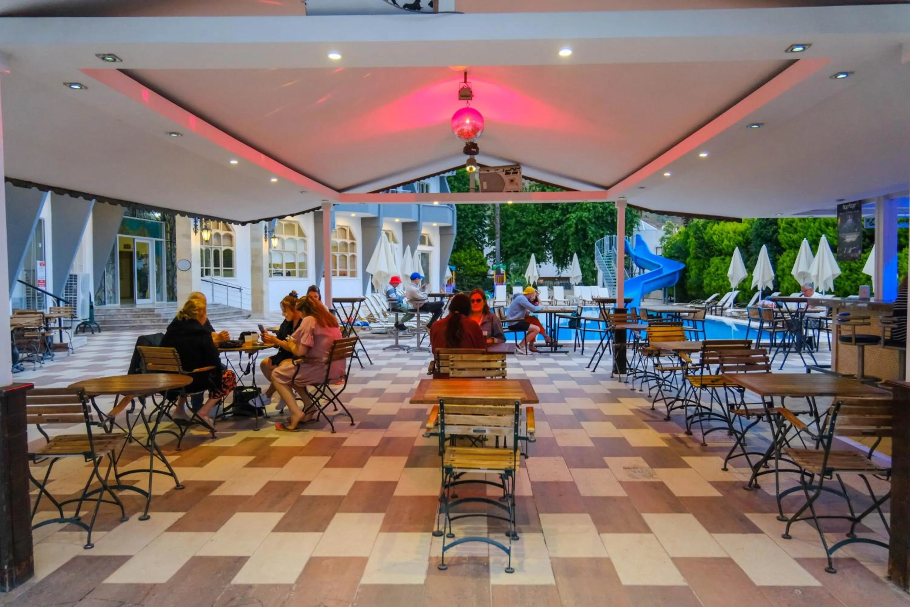 Restaurant/places to eat in Club Selen icmeler