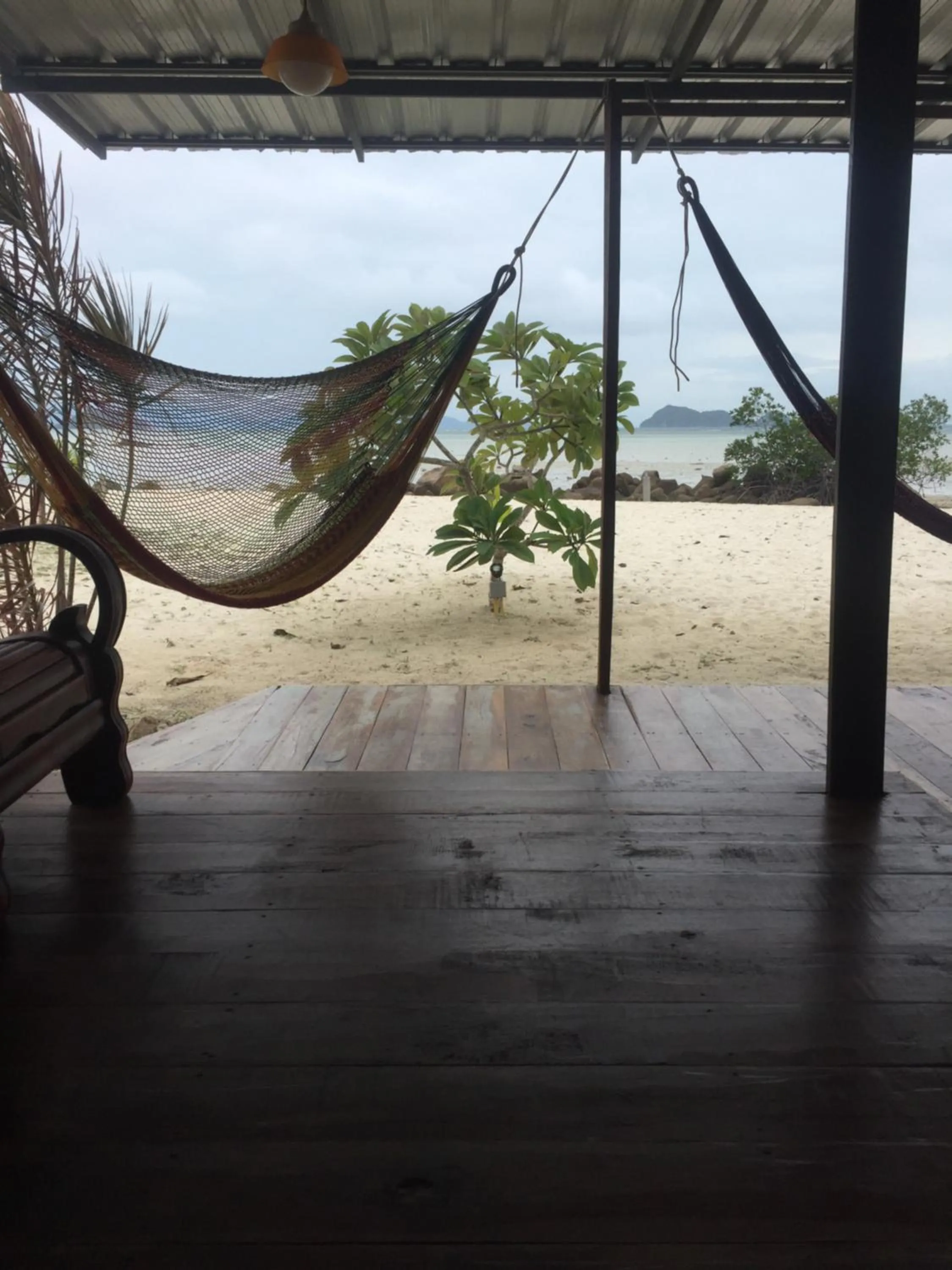 Restaurant/places to eat in Itsara bungalow