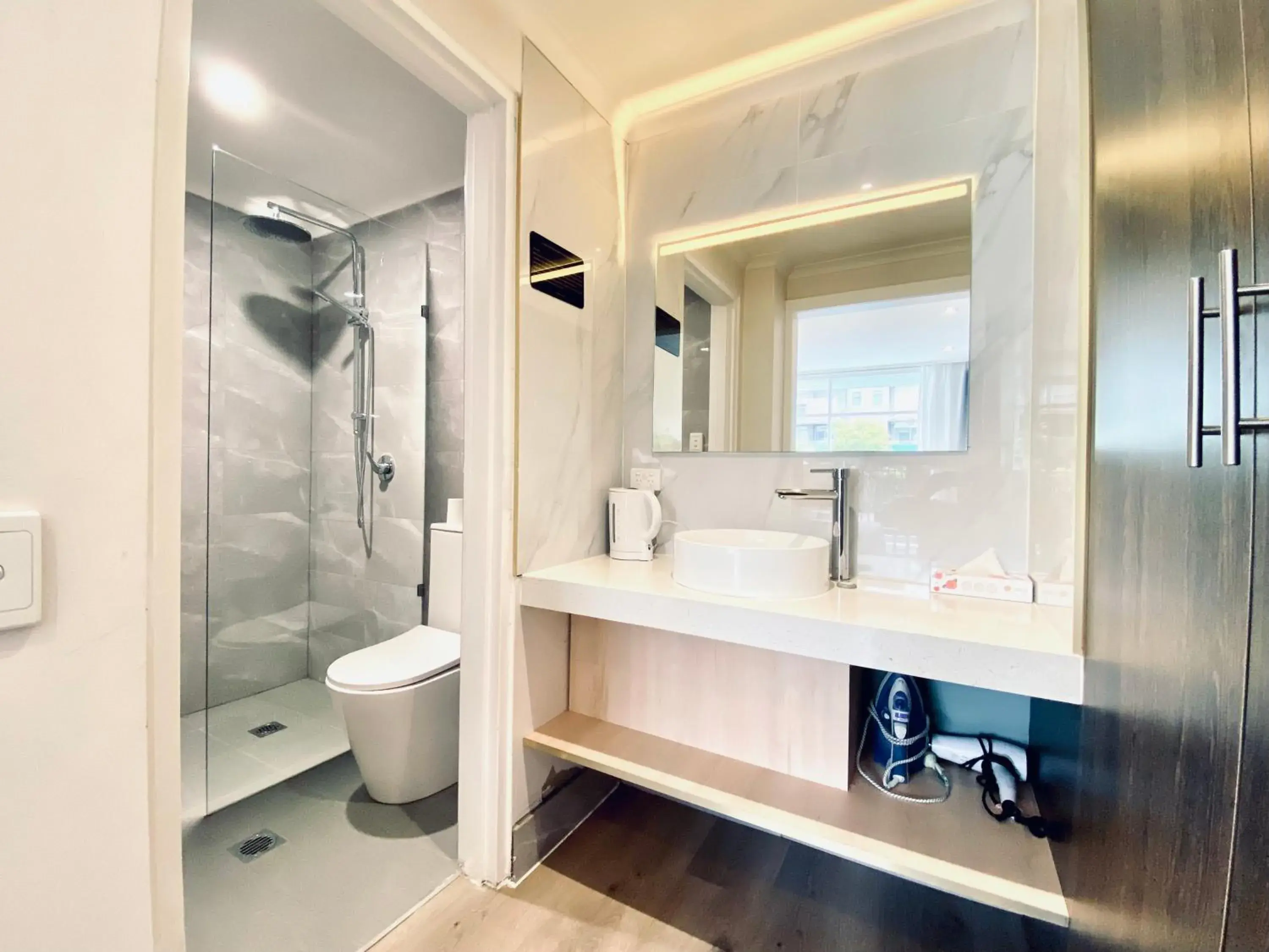 Bathroom in The Parkmore Hotel Bathroom in The Parkmore Hotel