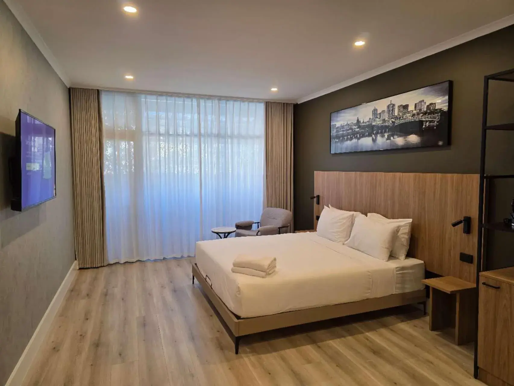 Bed in The Parkmore Hotel Bed in The Parkmore Hotel