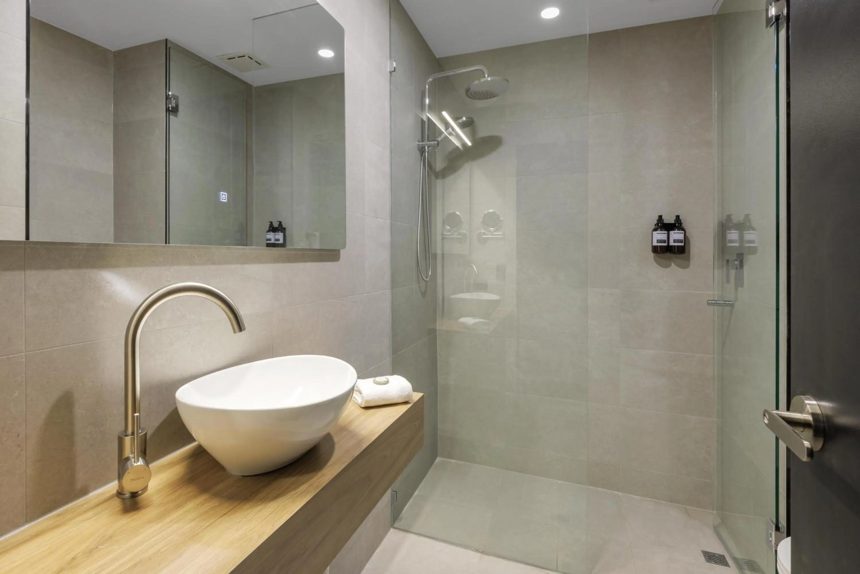 Bathroom in Park Inn by Radisson Melbourne Carlton