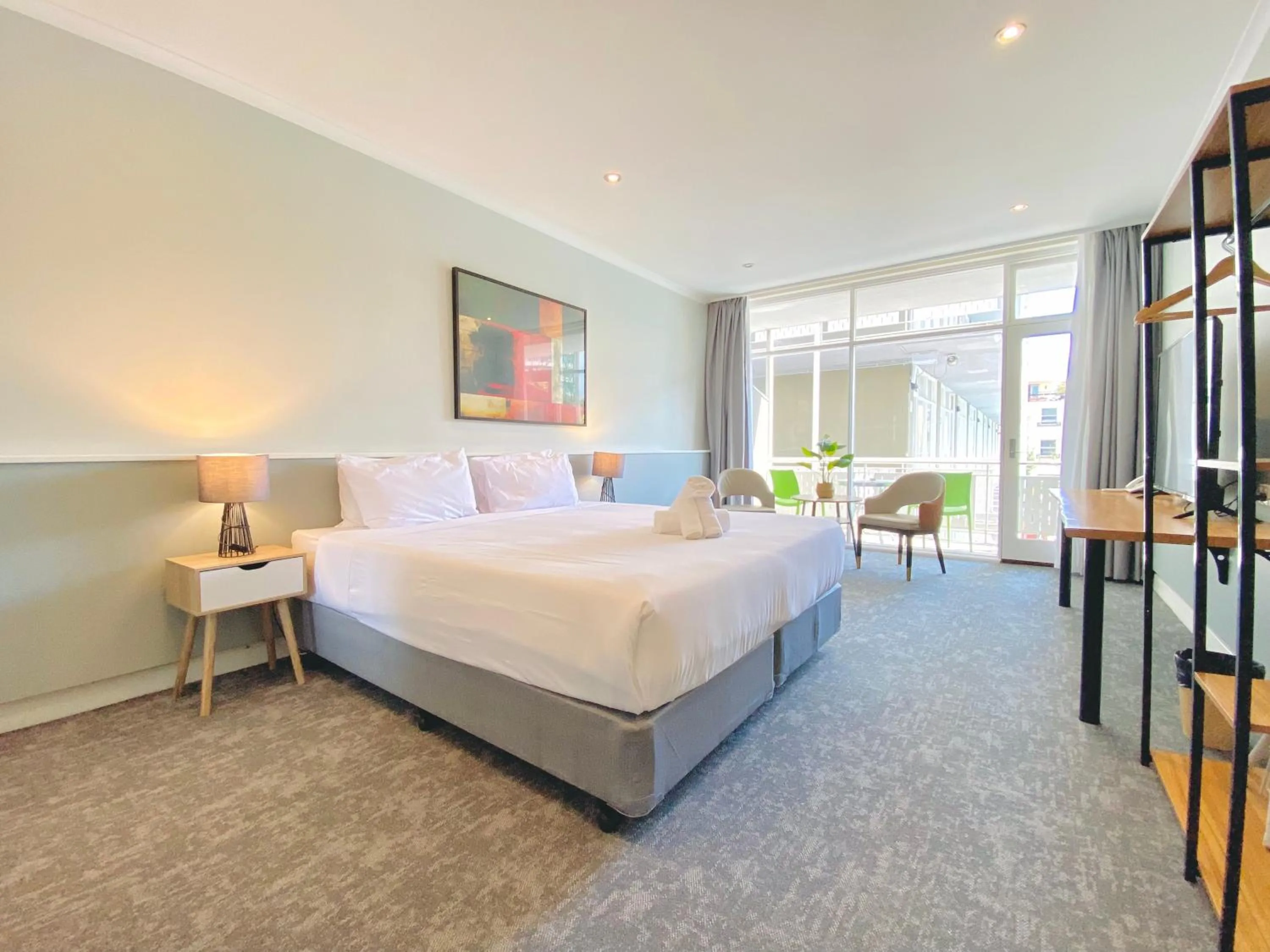 Balcony/Terrace, Bed in The Parkmore Hotel