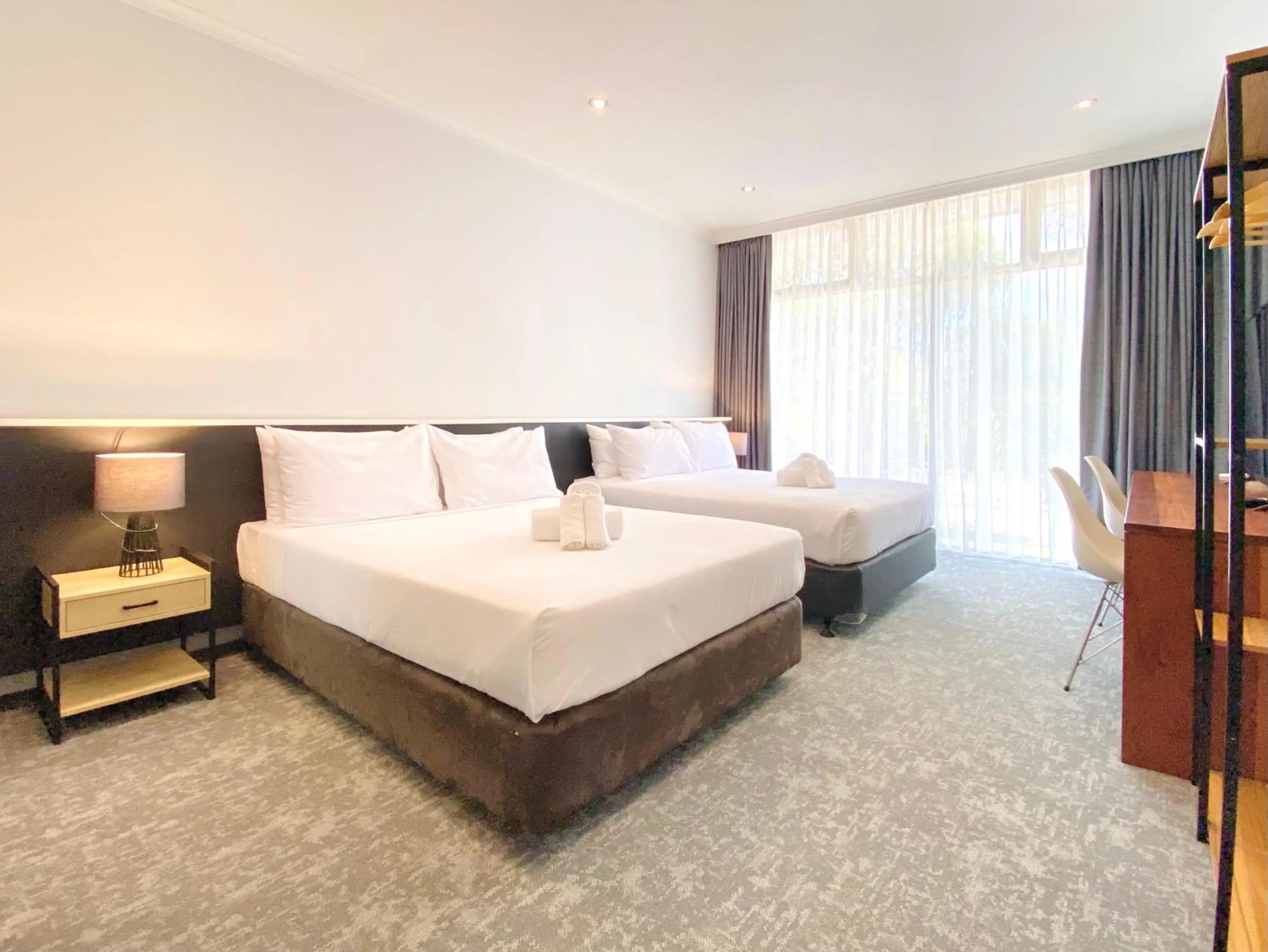 Bedroom, Bed in The Parkmore Hotel