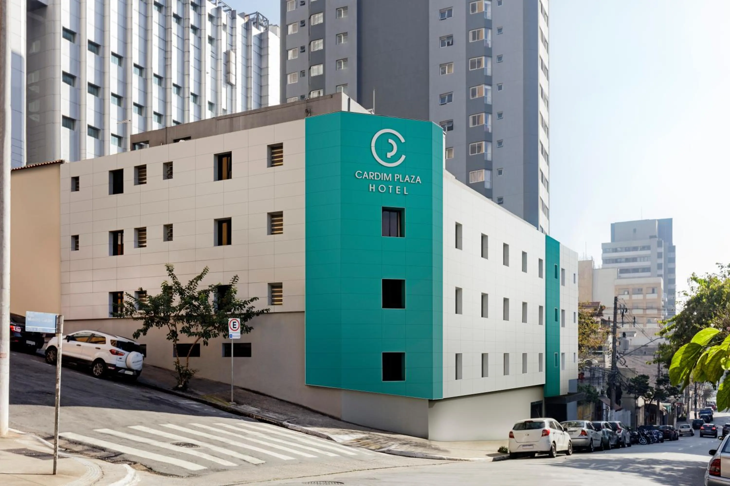 Property building in Cardim Plaza Hotel