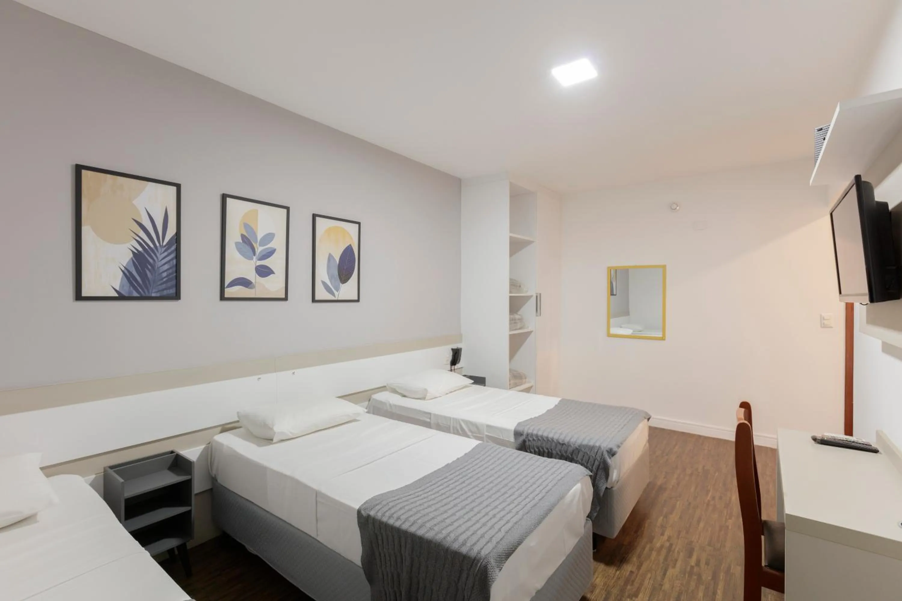 Photo of the whole room, Bed in Cardim Plaza Hotel