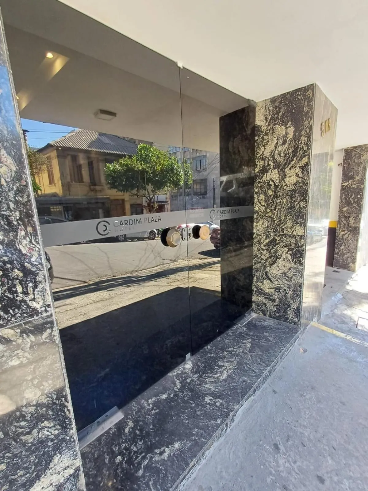 Facade/entrance in Cardim Plaza Hotel