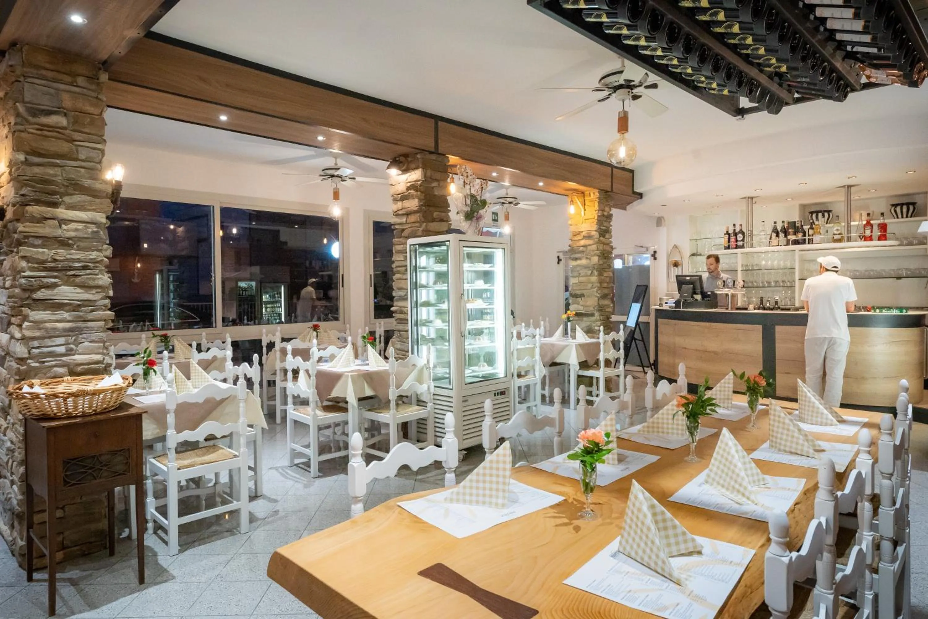 Restaurant/places to eat in Hotel Esperia