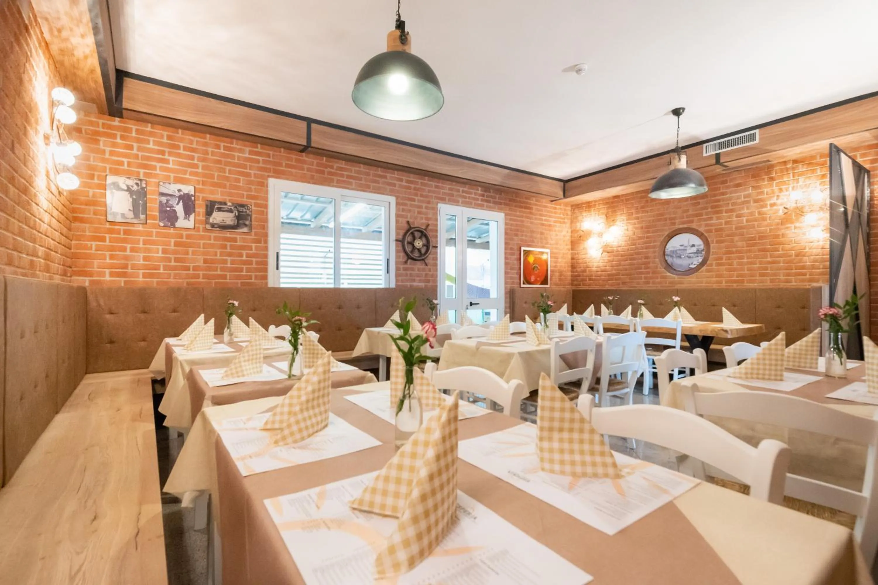 Restaurant/places to eat in Hotel Esperia