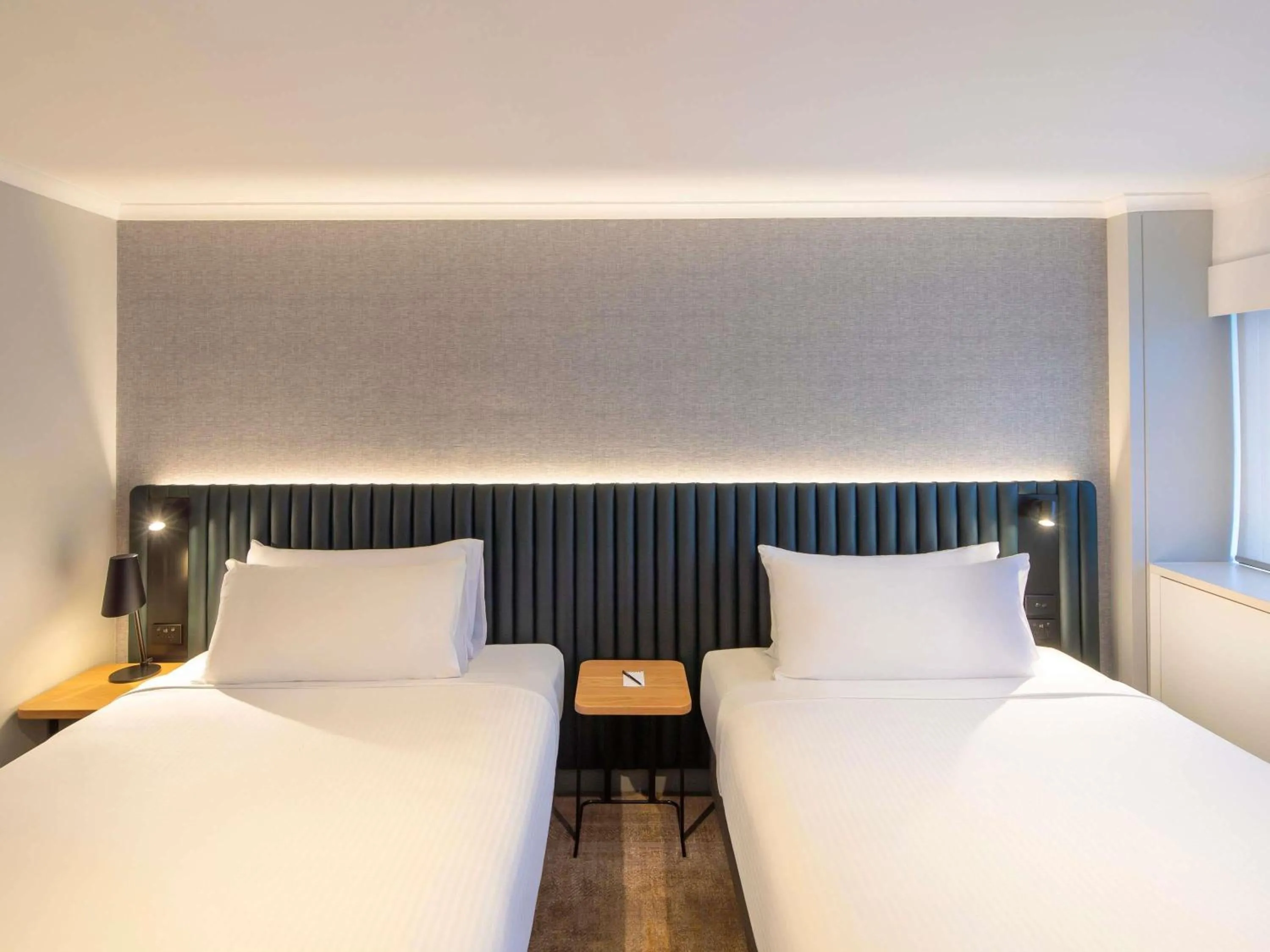 Bedroom, Bed in Novotel Sydney City Centre