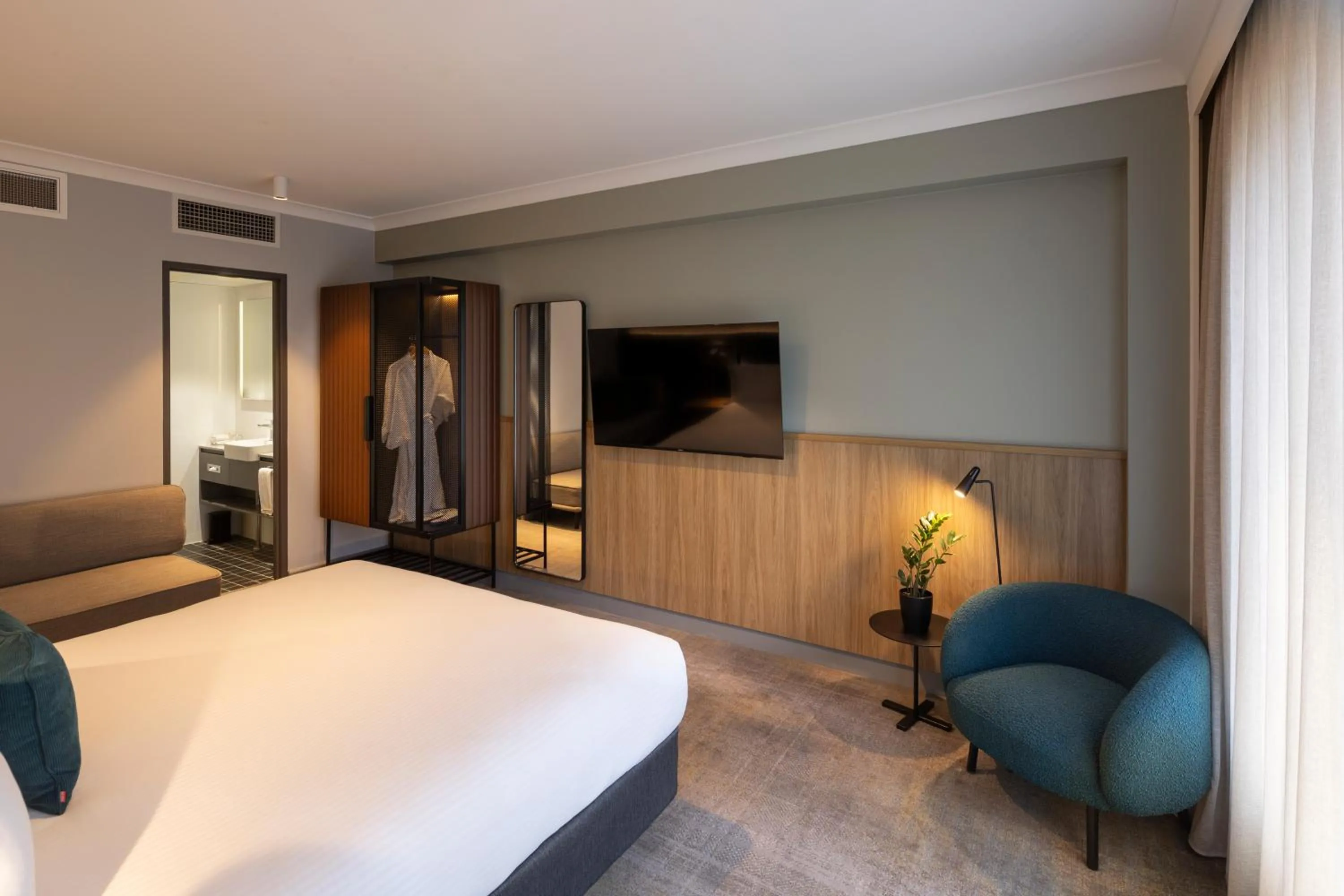 Bedroom, Bed in Novotel Sydney City Centre