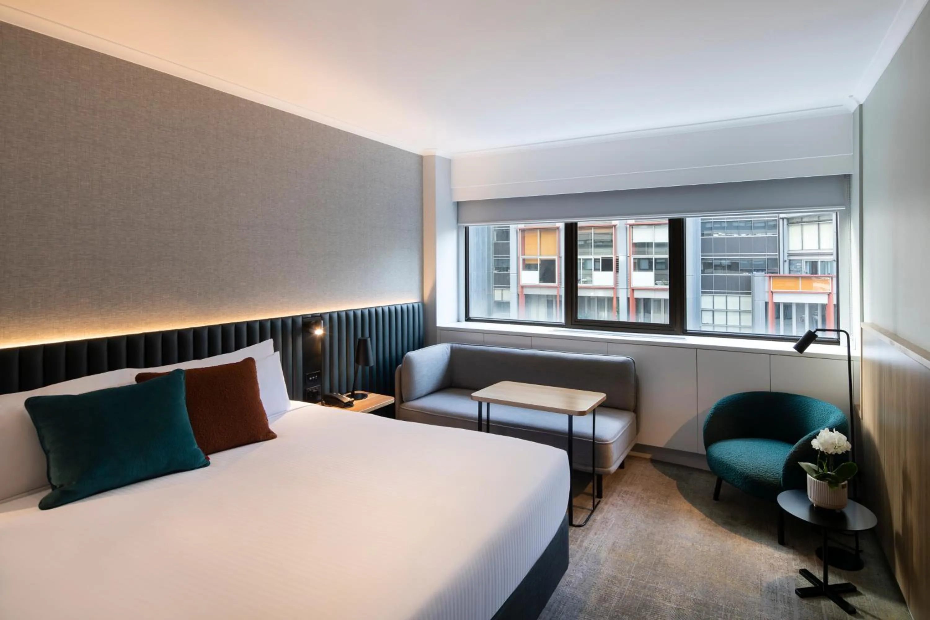 Bed in Novotel Sydney City Centre