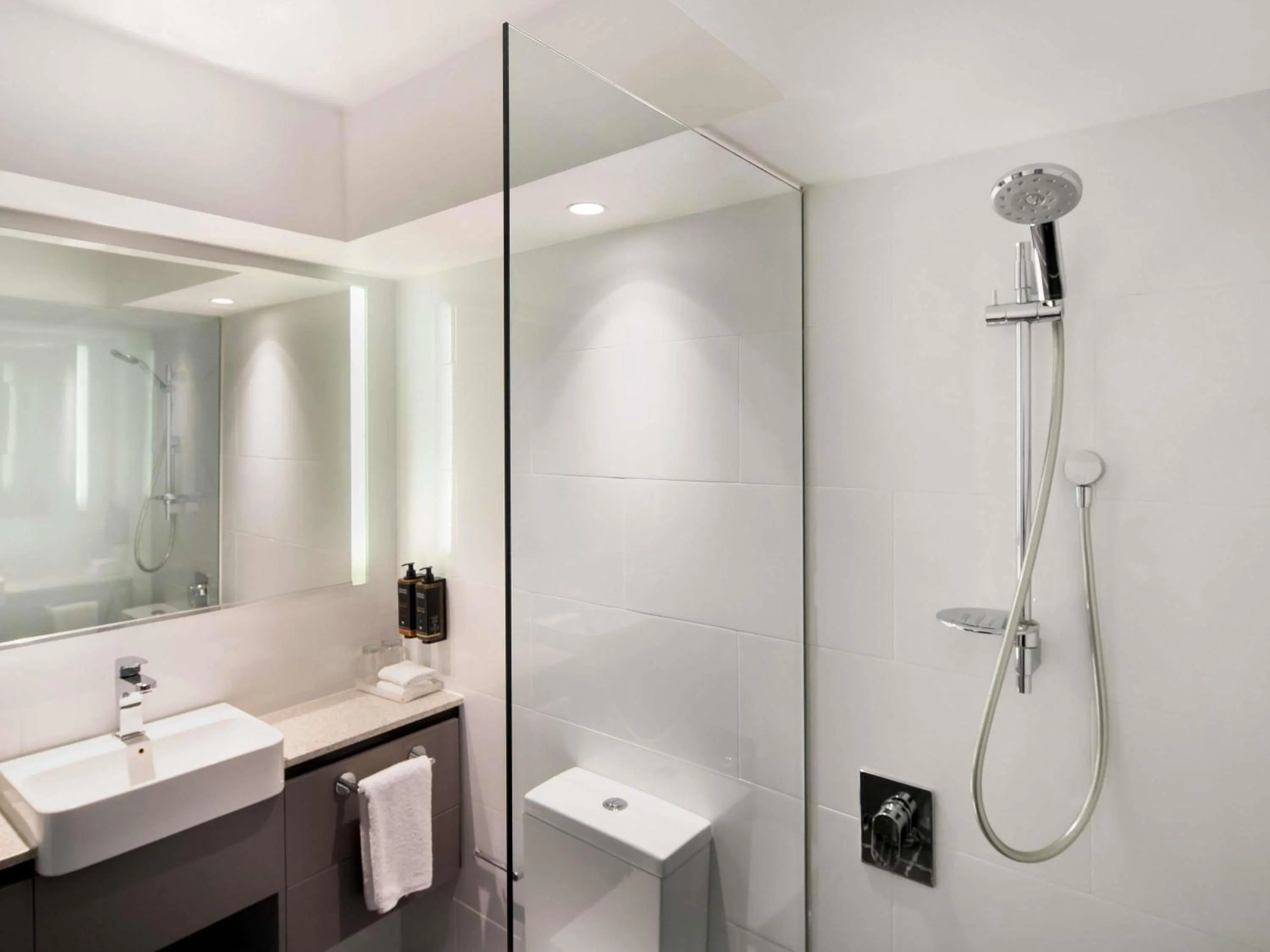 Bathroom in Novotel Sydney City Centre