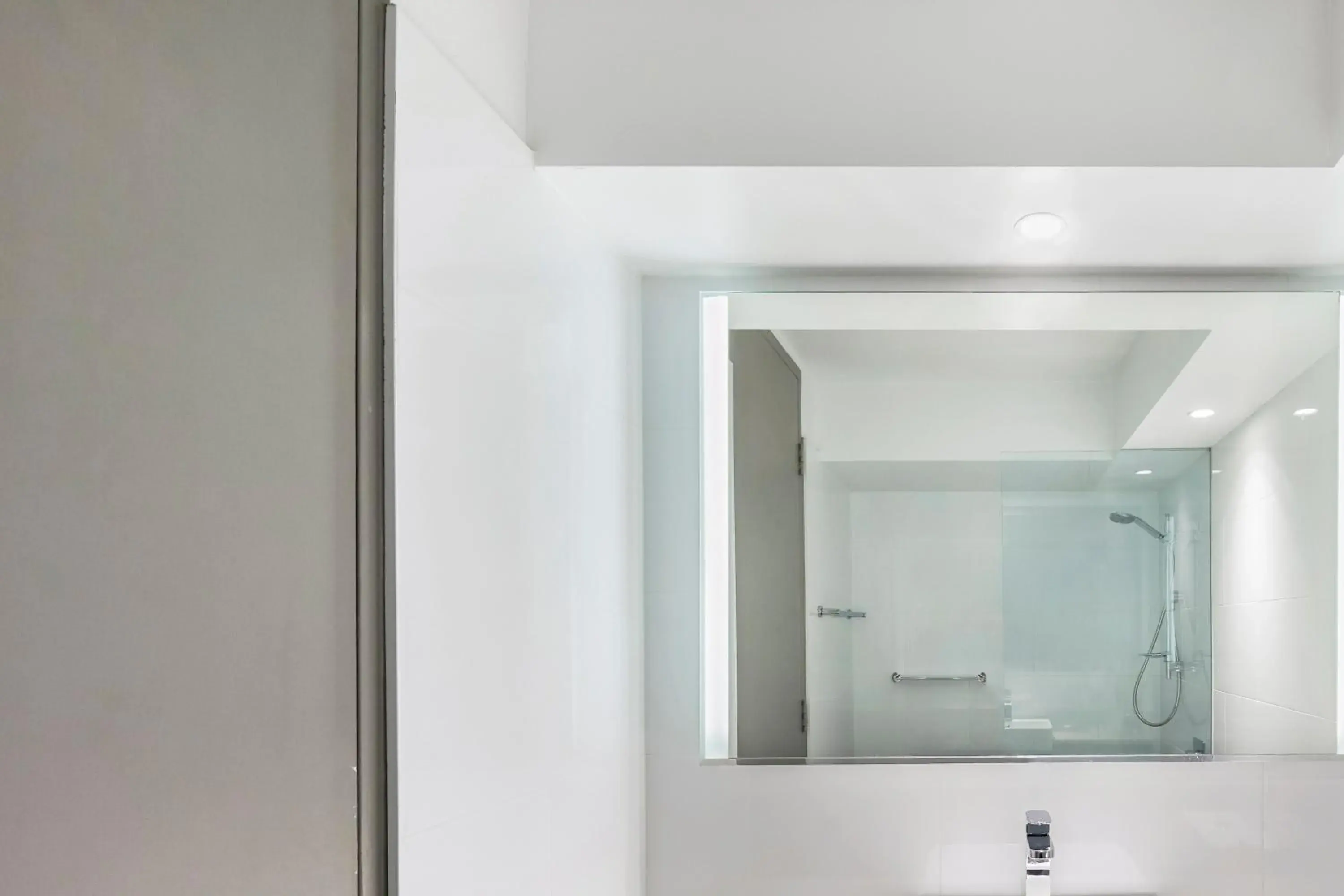 Superior Room with One King and One Single Beds in Novotel Sydney City Centre Superior Room with One King and One Single Beds in Novotel Sydney City Centre