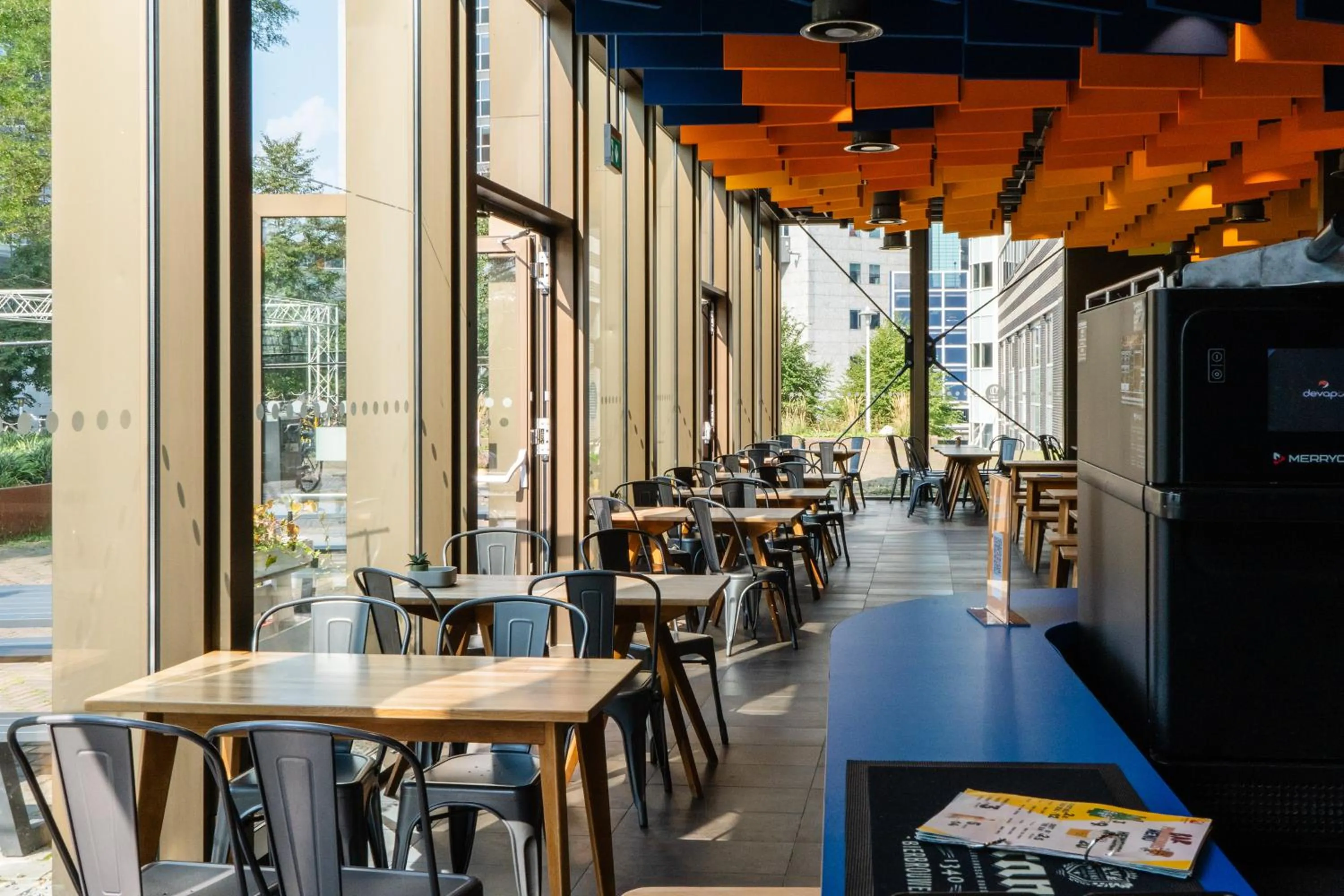 Restaurant/places to eat in MEININGER Hotel Amsterdam City West