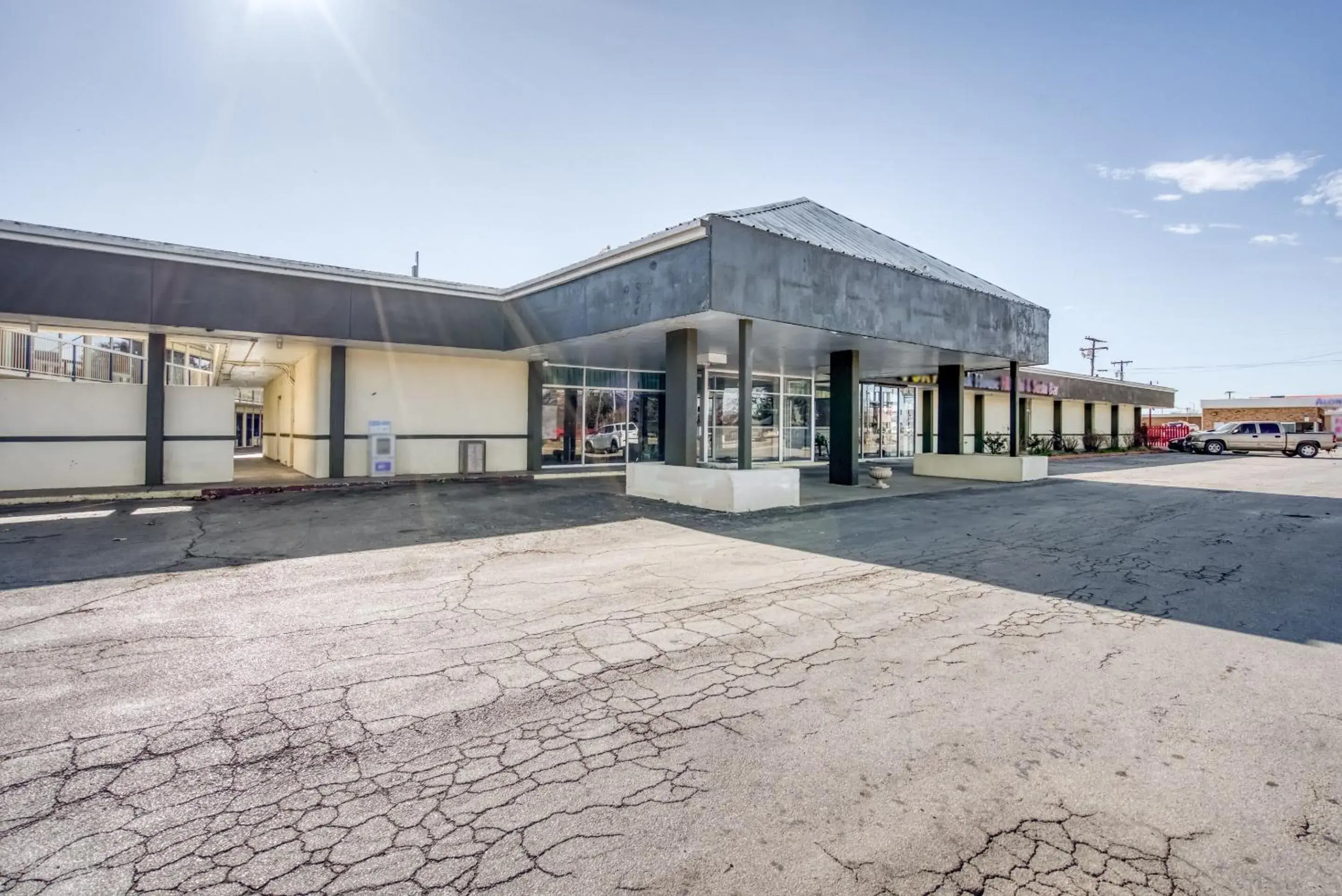 Facade/entrance in OYO Hotel Brownwood Hwy 67 Facade/entrance in OYO Hotel Brownwood Hwy 67