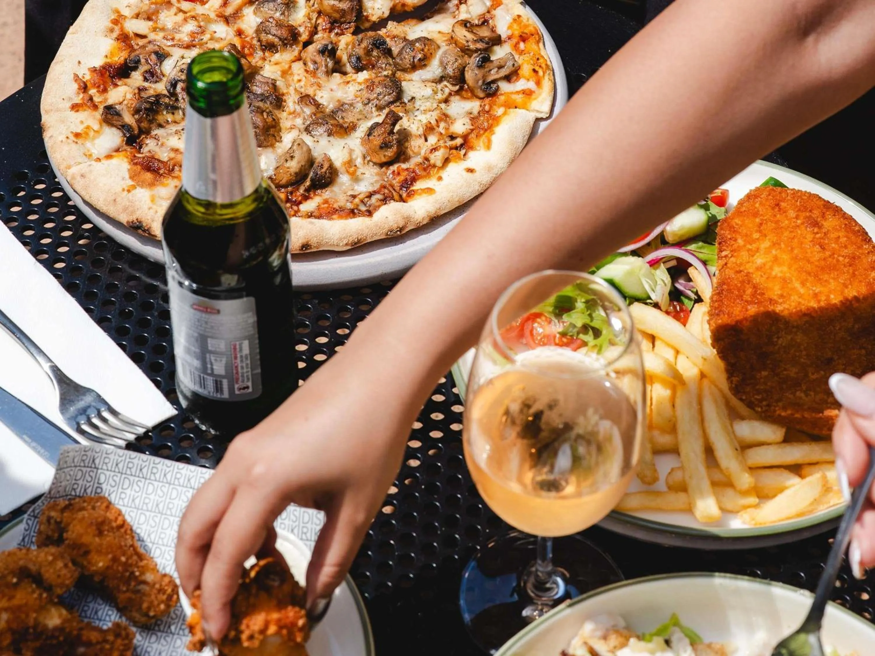 Lounge or bar in Mercure Sydney Macquarie Park