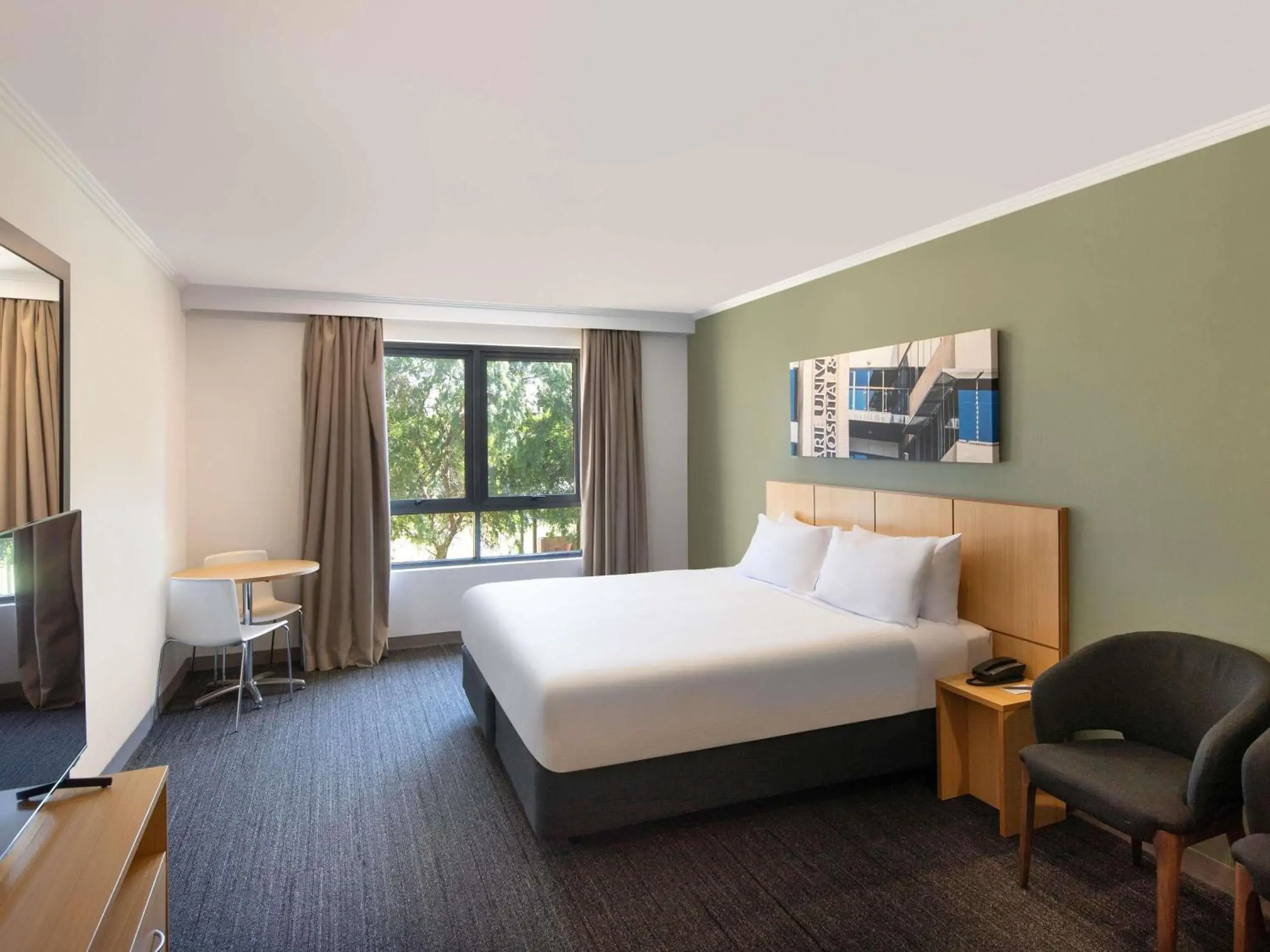 Bedroom, Bed in Mercure Sydney Macquarie Park Bedroom, Bed in Mercure Sydney Macquarie Park