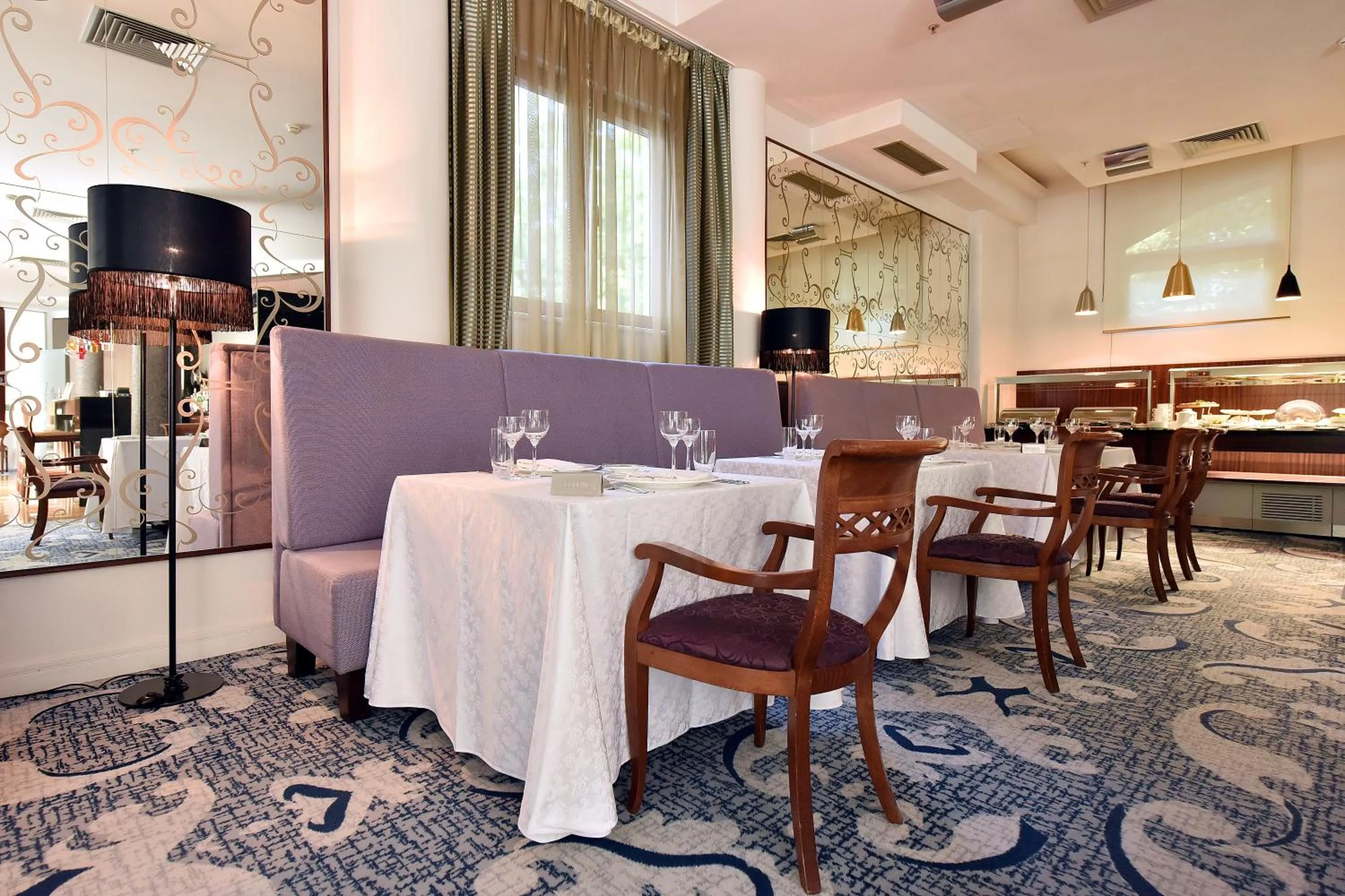Restaurant/places to eat in Hotel Ziya
