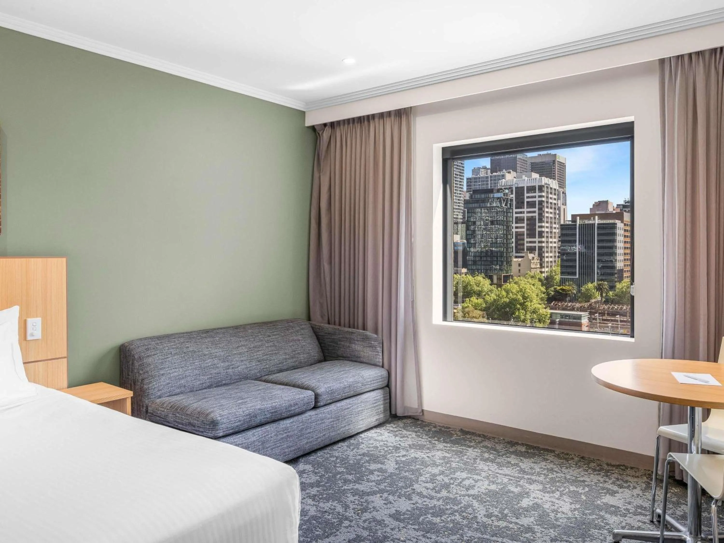 Bedroom, Bed in Mercure Melbourne Southbank