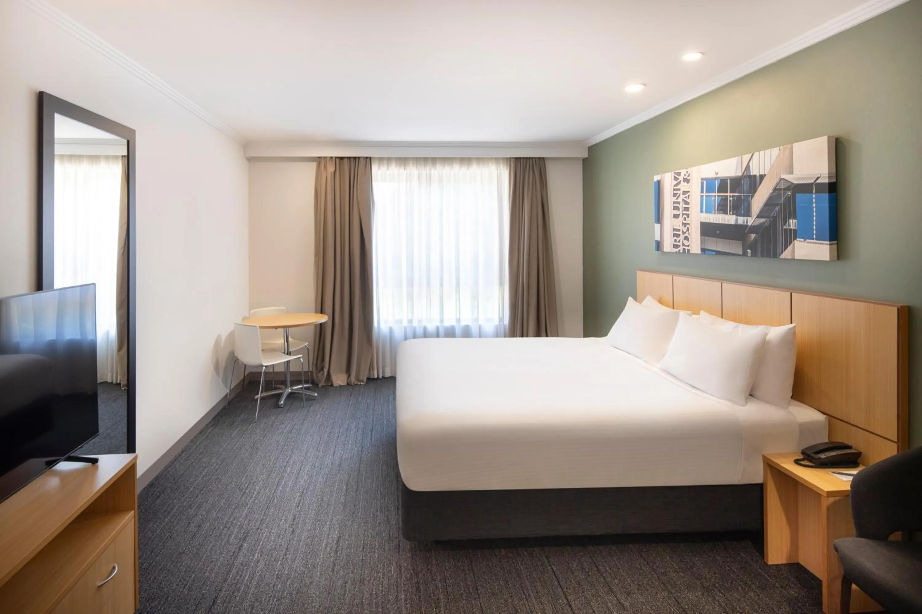 Bed in Mercure Melbourne Southbank