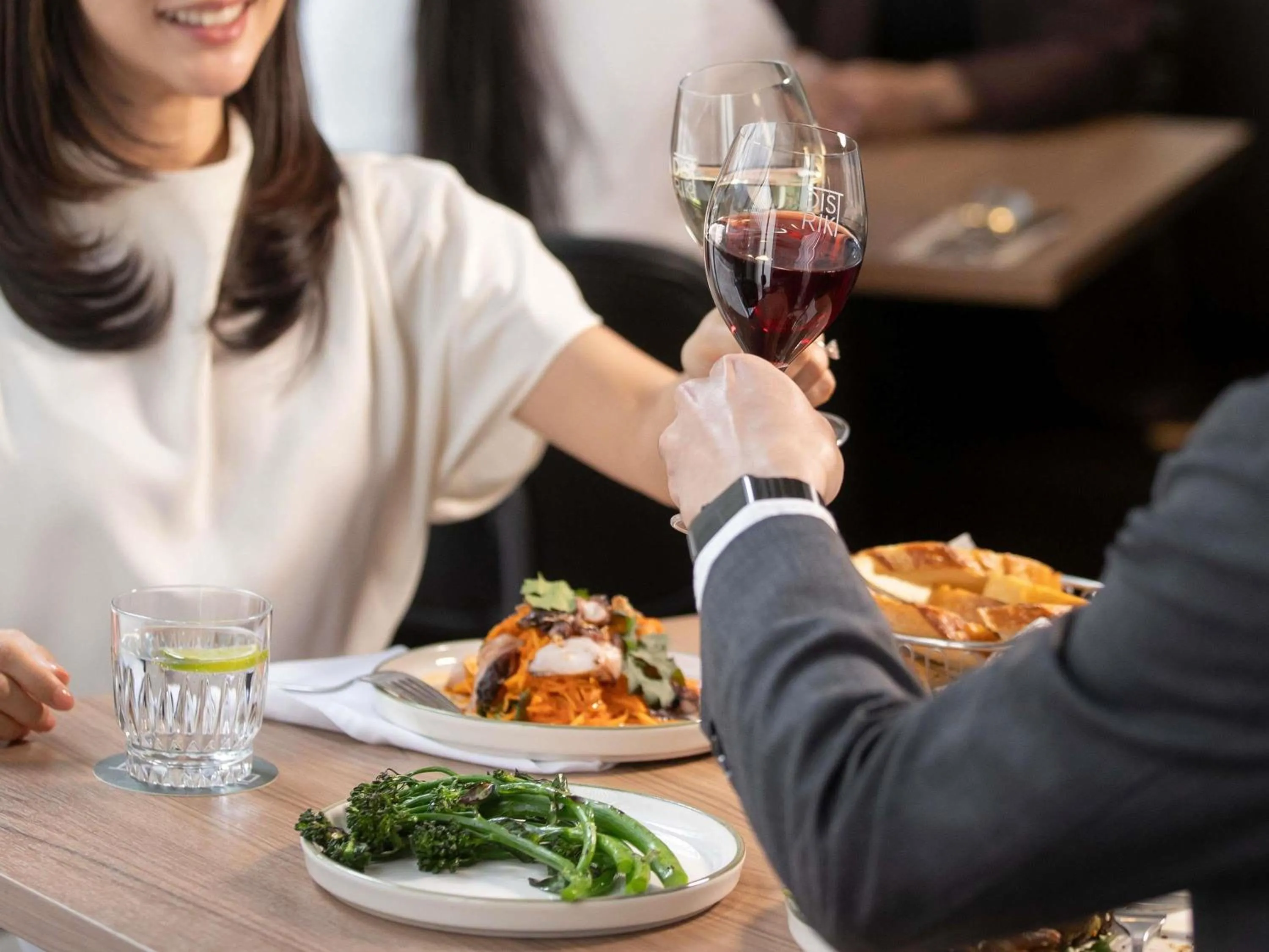 Lounge or bar in Mercure Melbourne Southbank