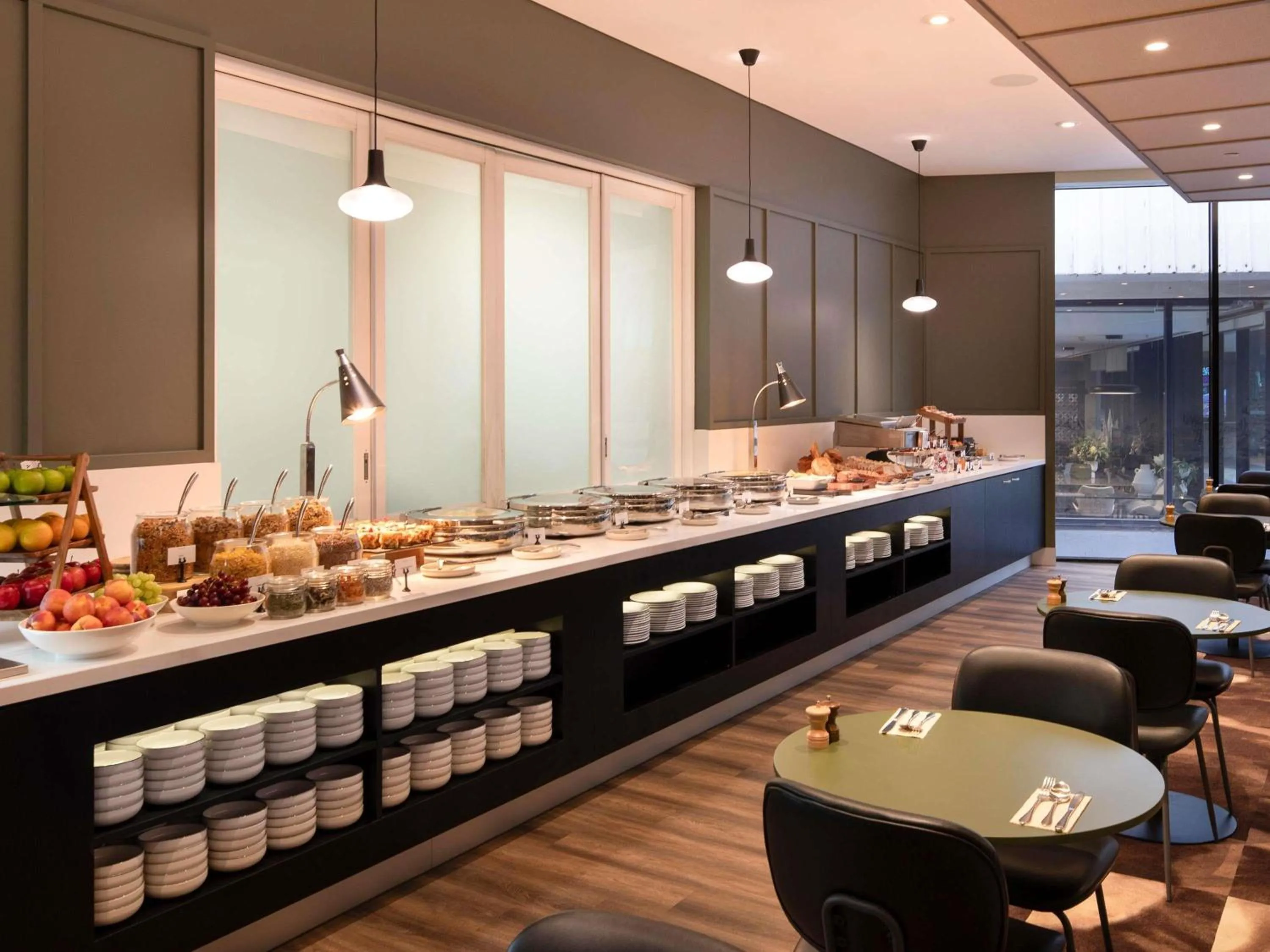 Restaurant/places to eat in Mercure Melbourne Southbank