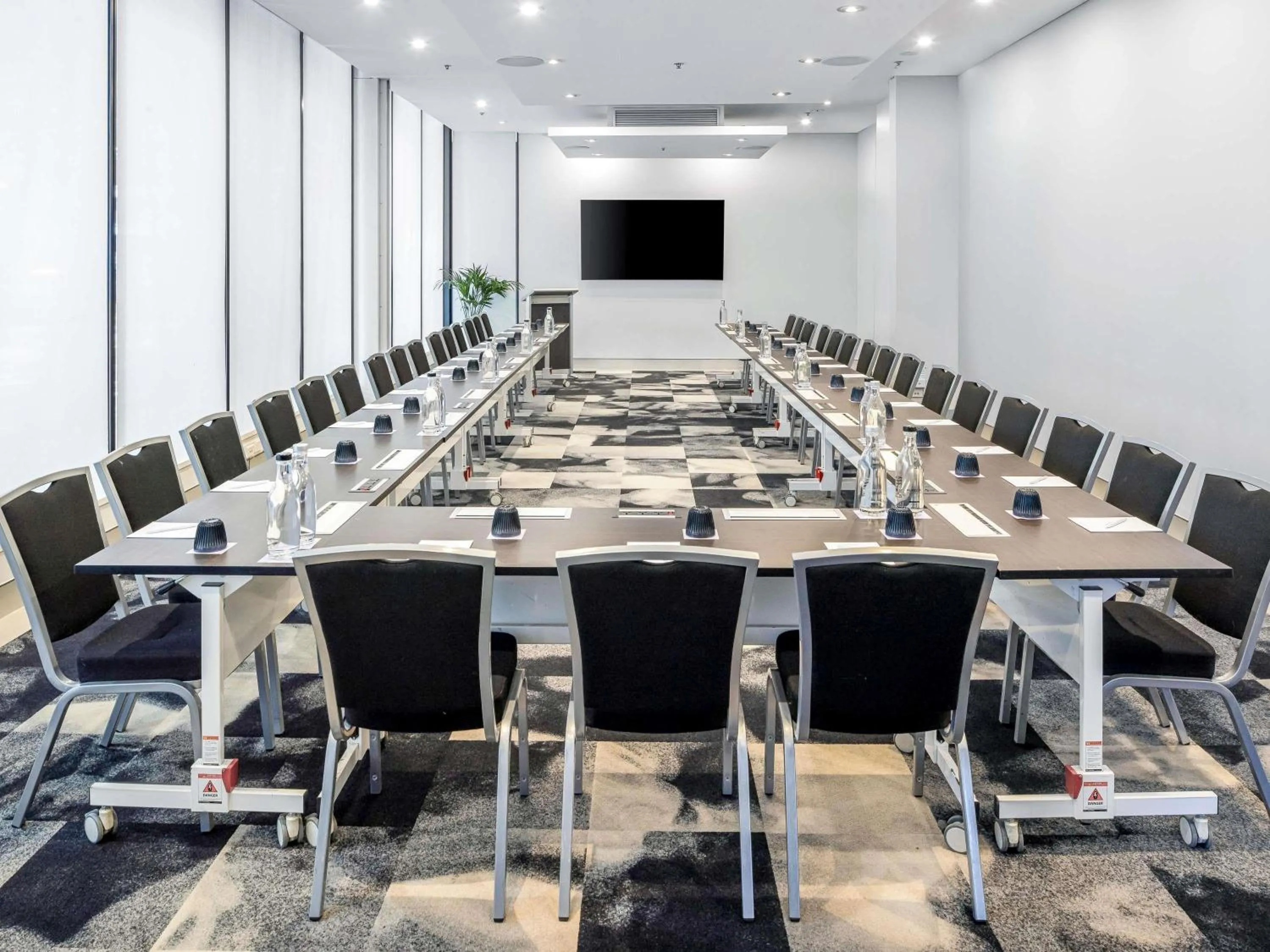 Meeting/conference room in Mercure Melbourne Southbank