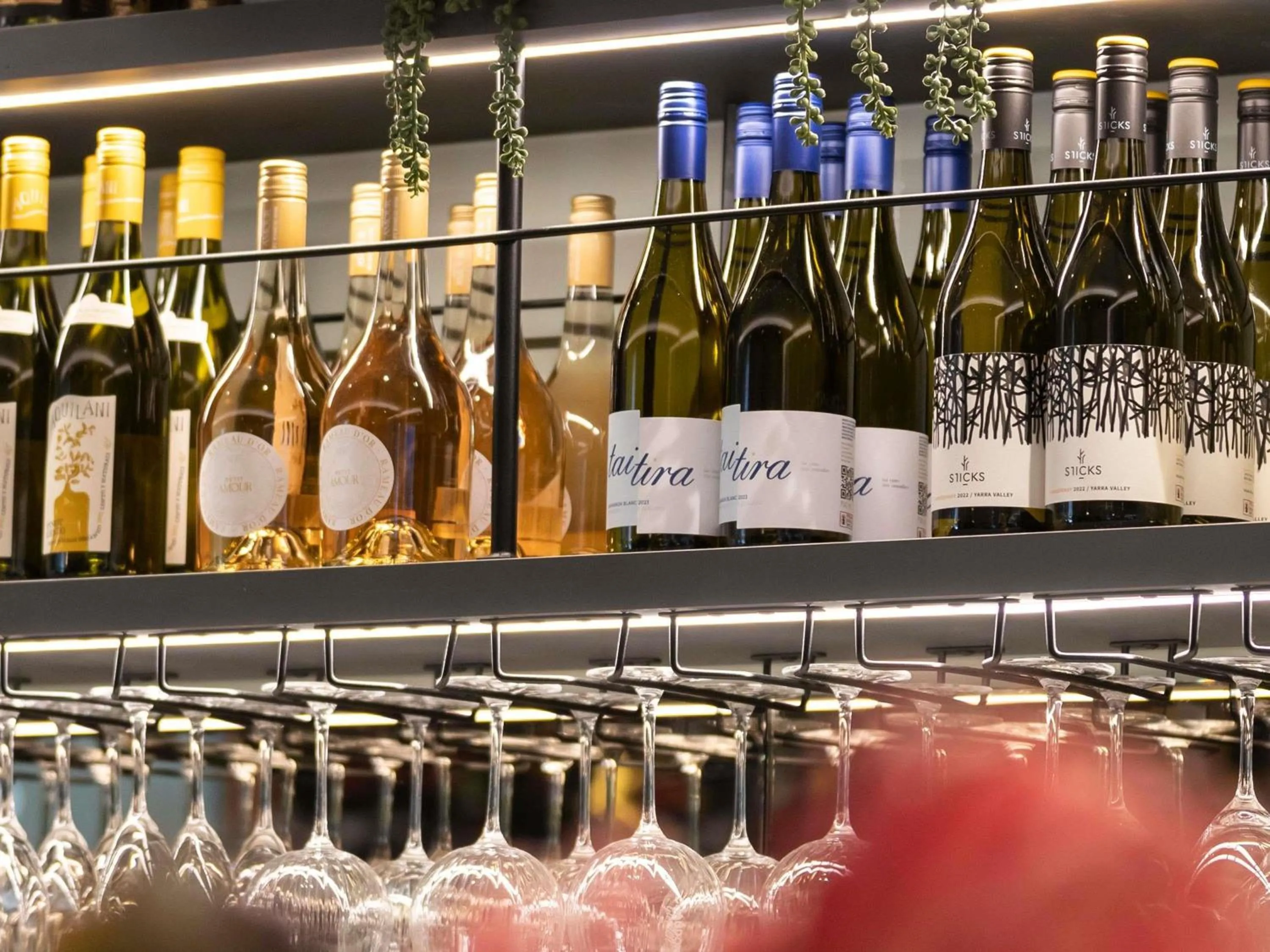 Lounge or bar in Mercure Melbourne Southbank