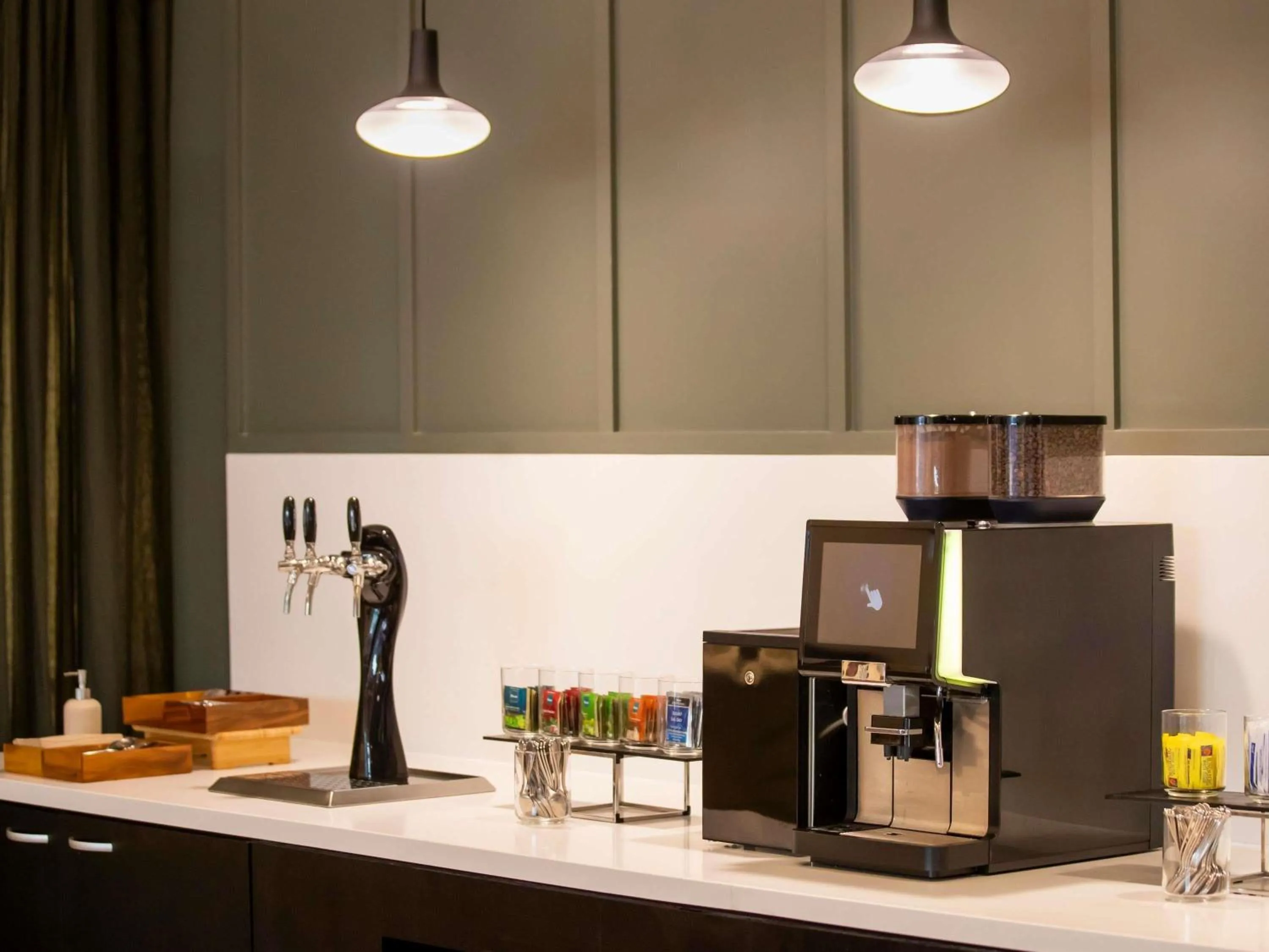 Restaurant/places to eat in Mercure Melbourne Southbank